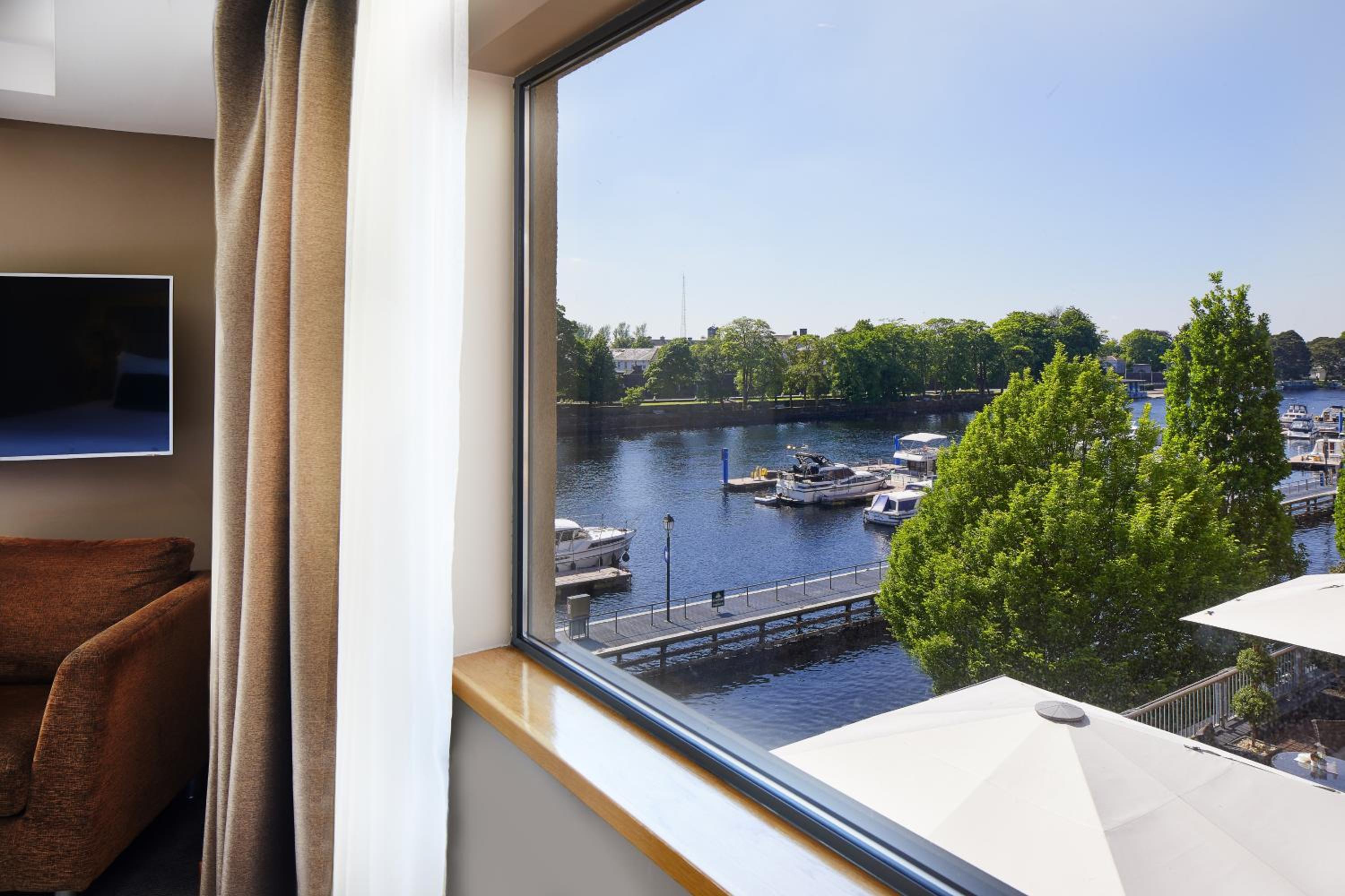 Superior Room with River view - Photo 3