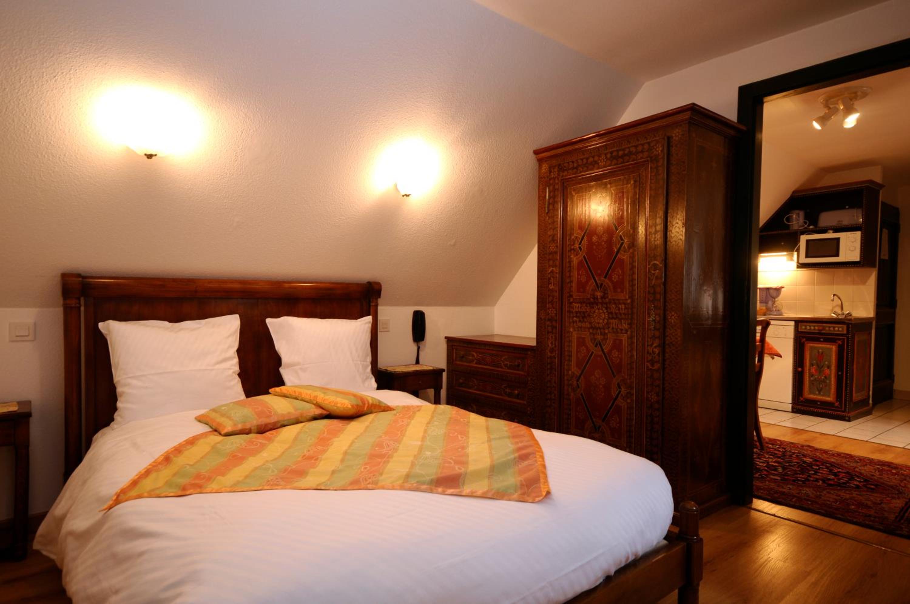 One-Bedroom Apartment - Photo 1