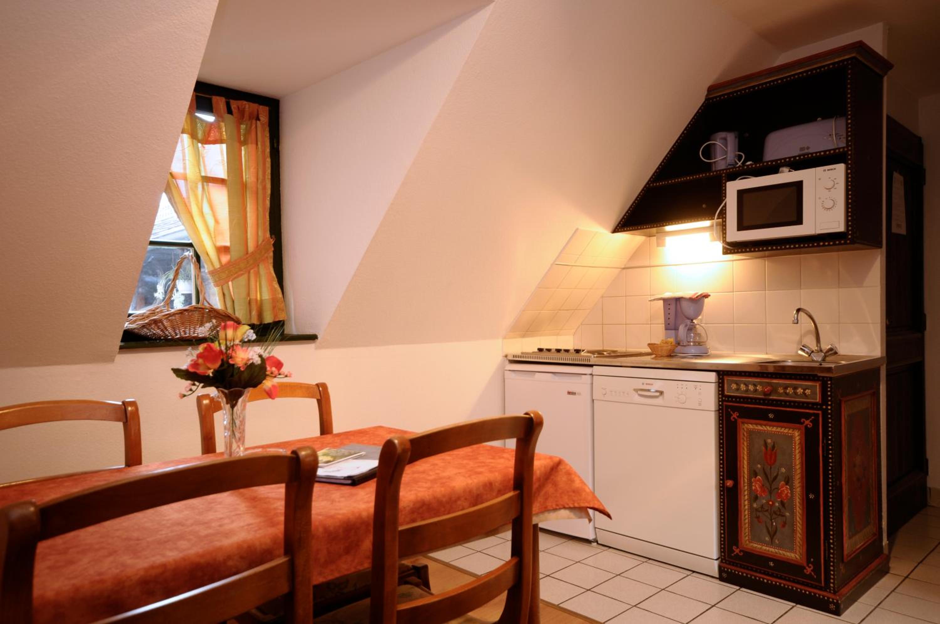 One-Bedroom Apartment - Photo 3