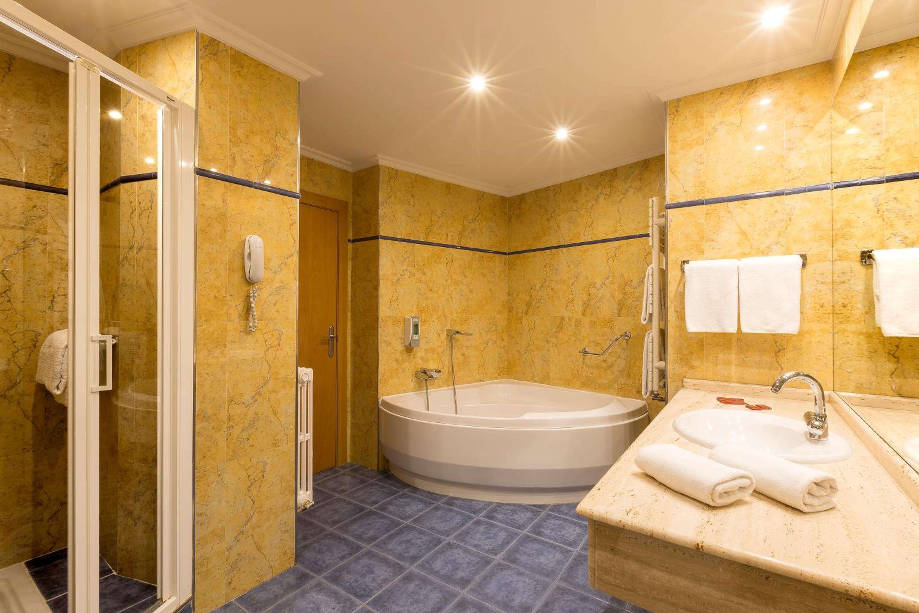 Superior Double Room - Photo 4