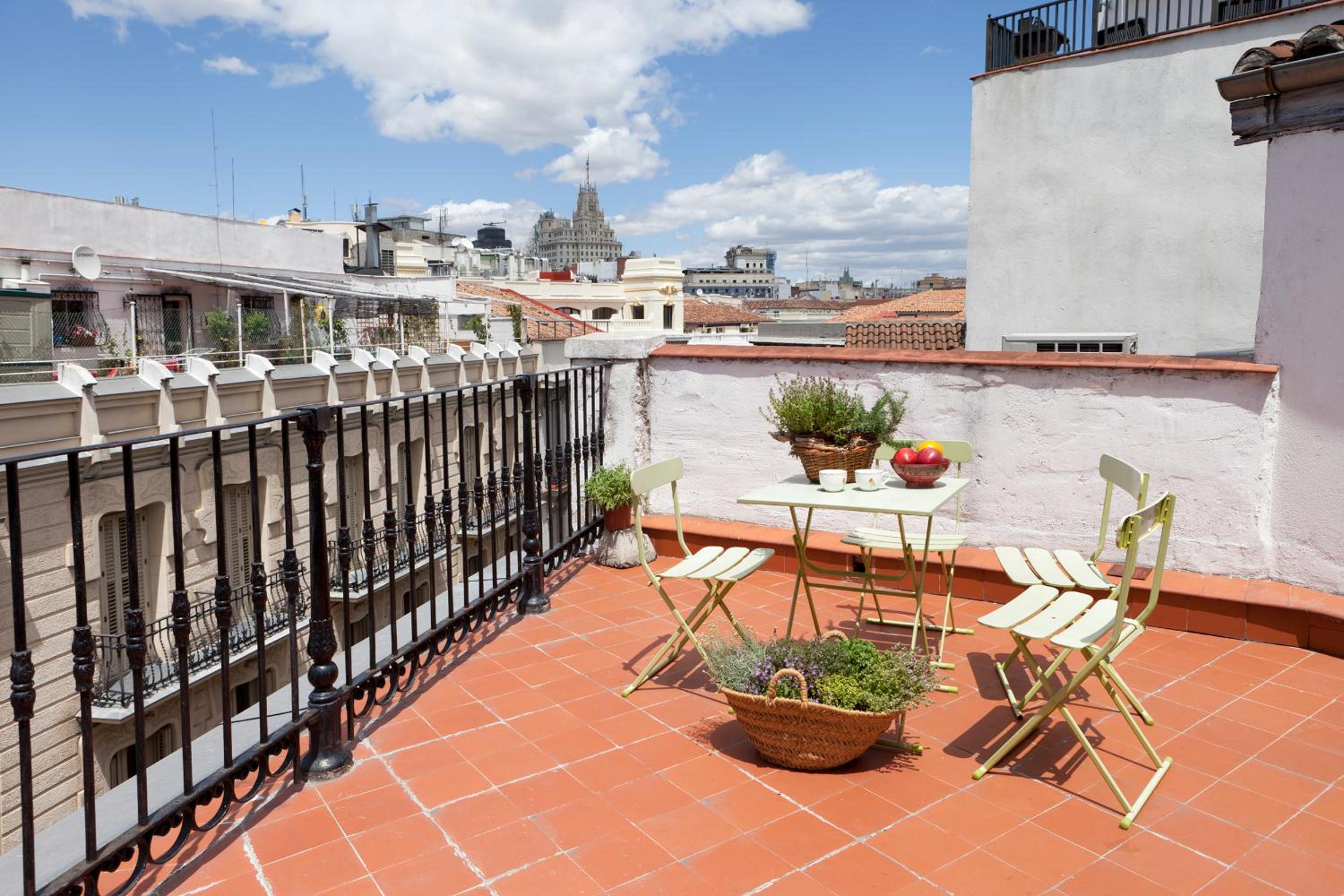 Three-Bedroom Apartment with Terrace - Photo 15