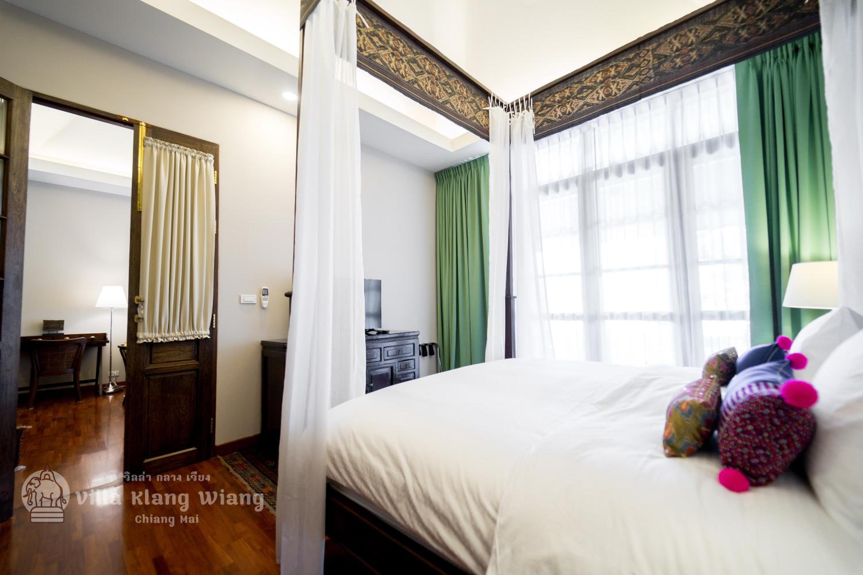 King Suite with Balcony - Photo 1