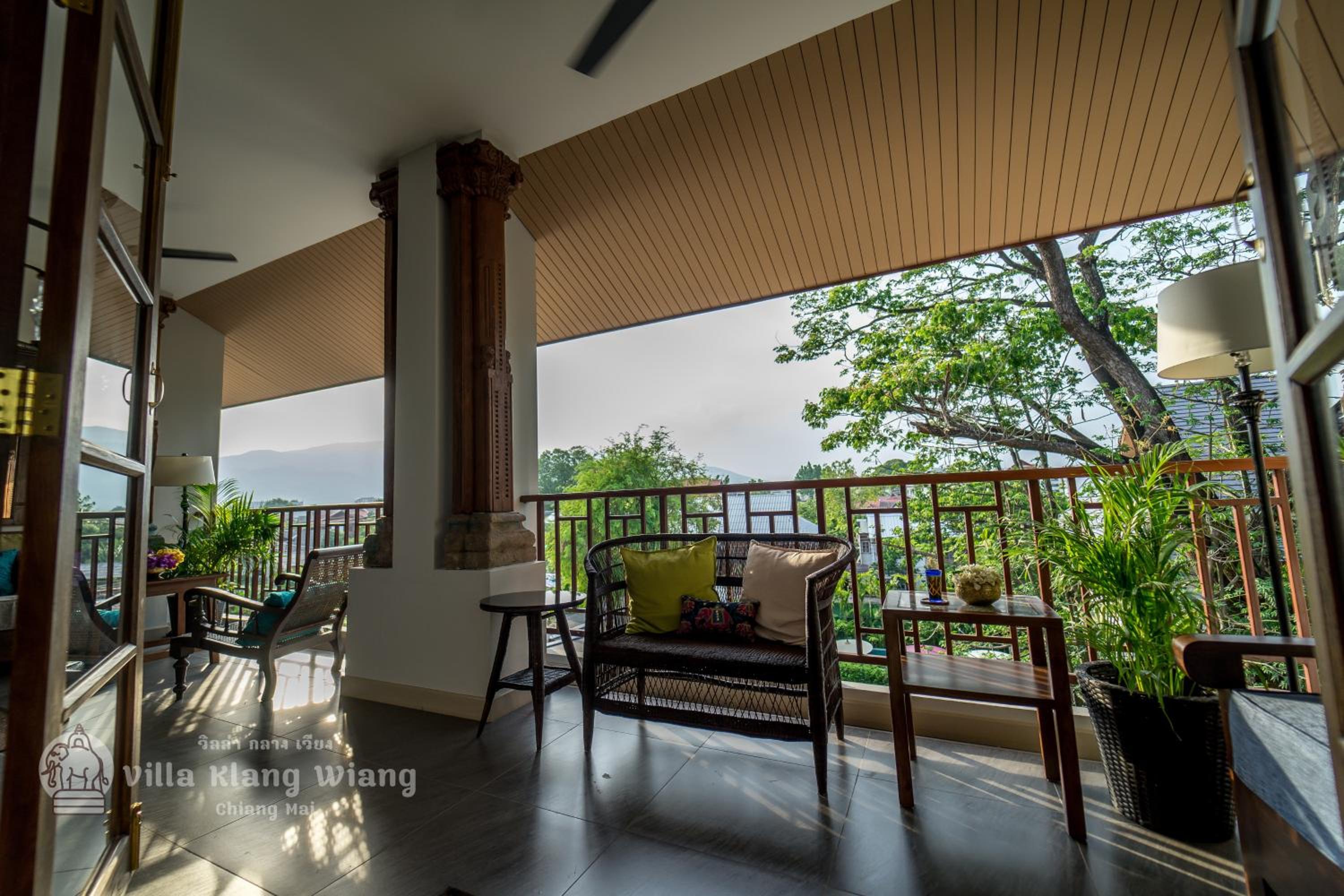 King Suite with Balcony - Photo 2
