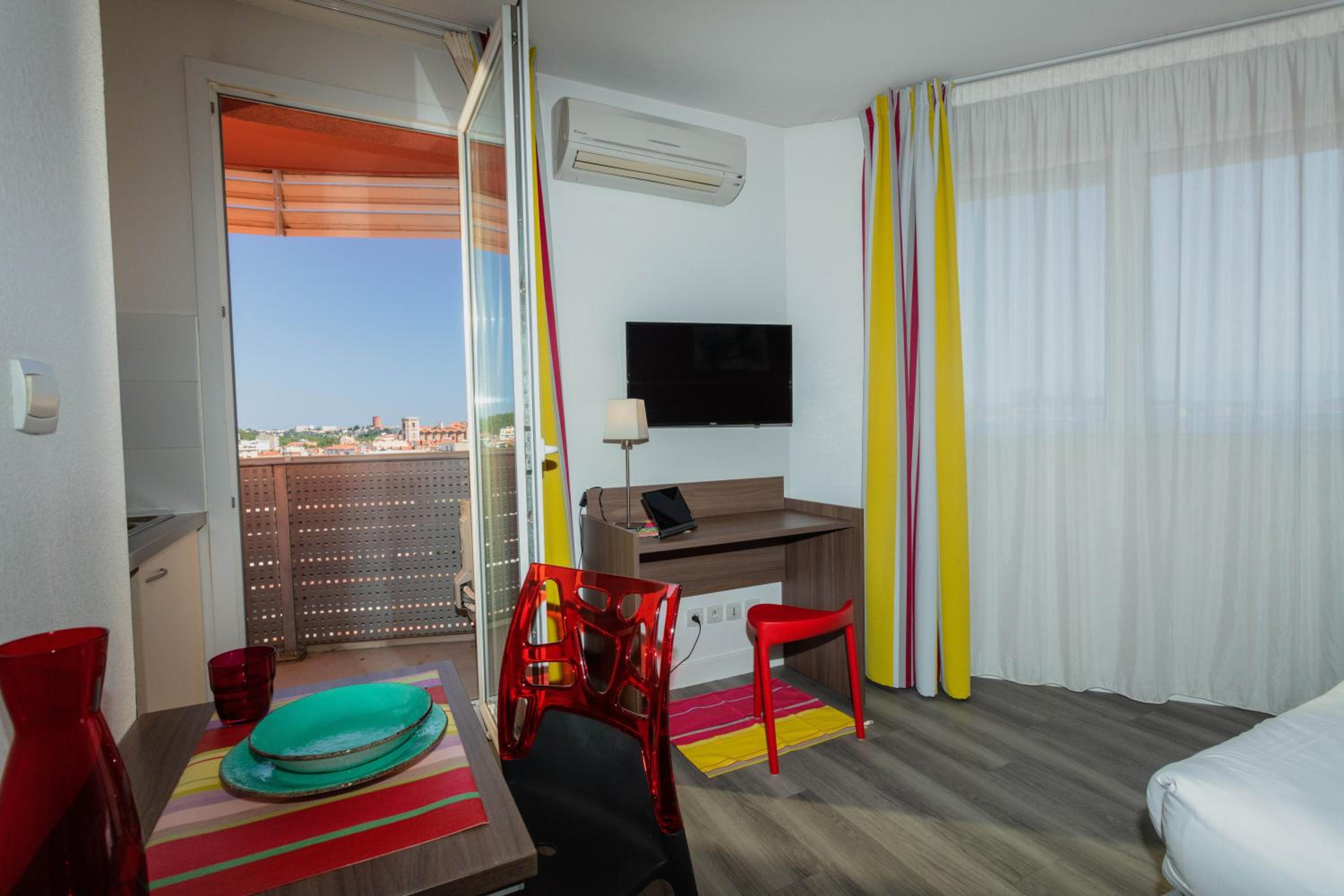 Comfort Studio Twin with Balcony - Photo 3