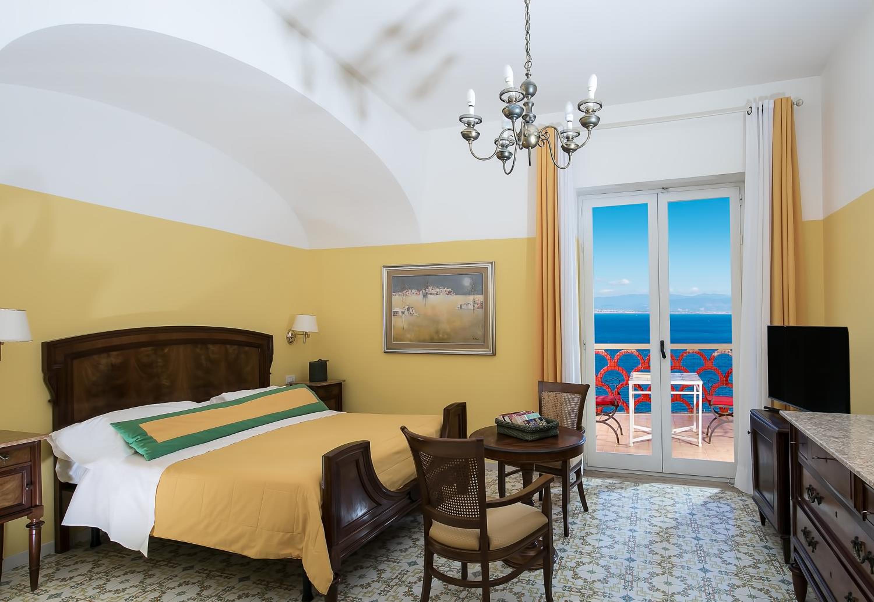 Classic Double Room with Balcony and Sea View photo 3