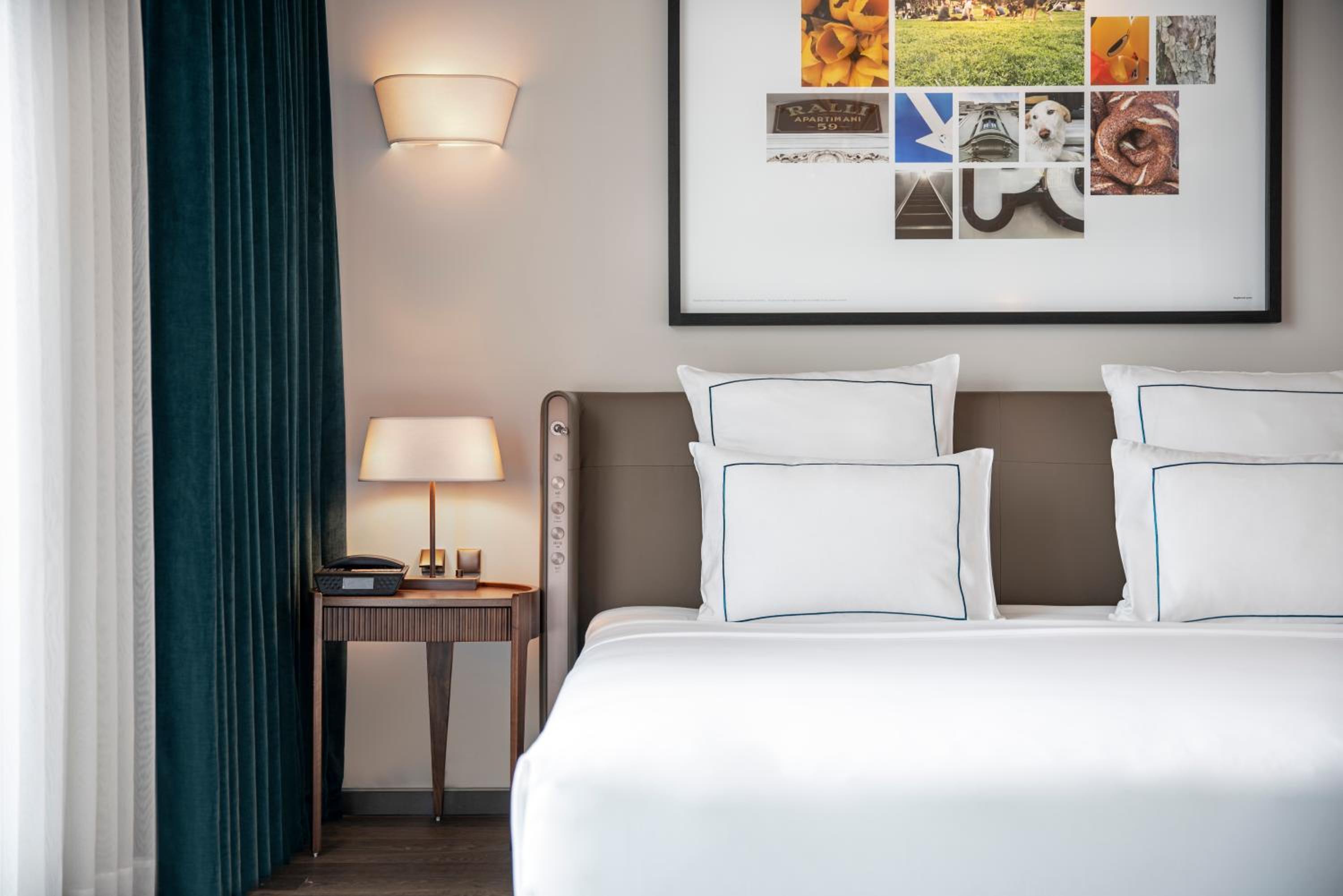 Deluxe King Room photo 1