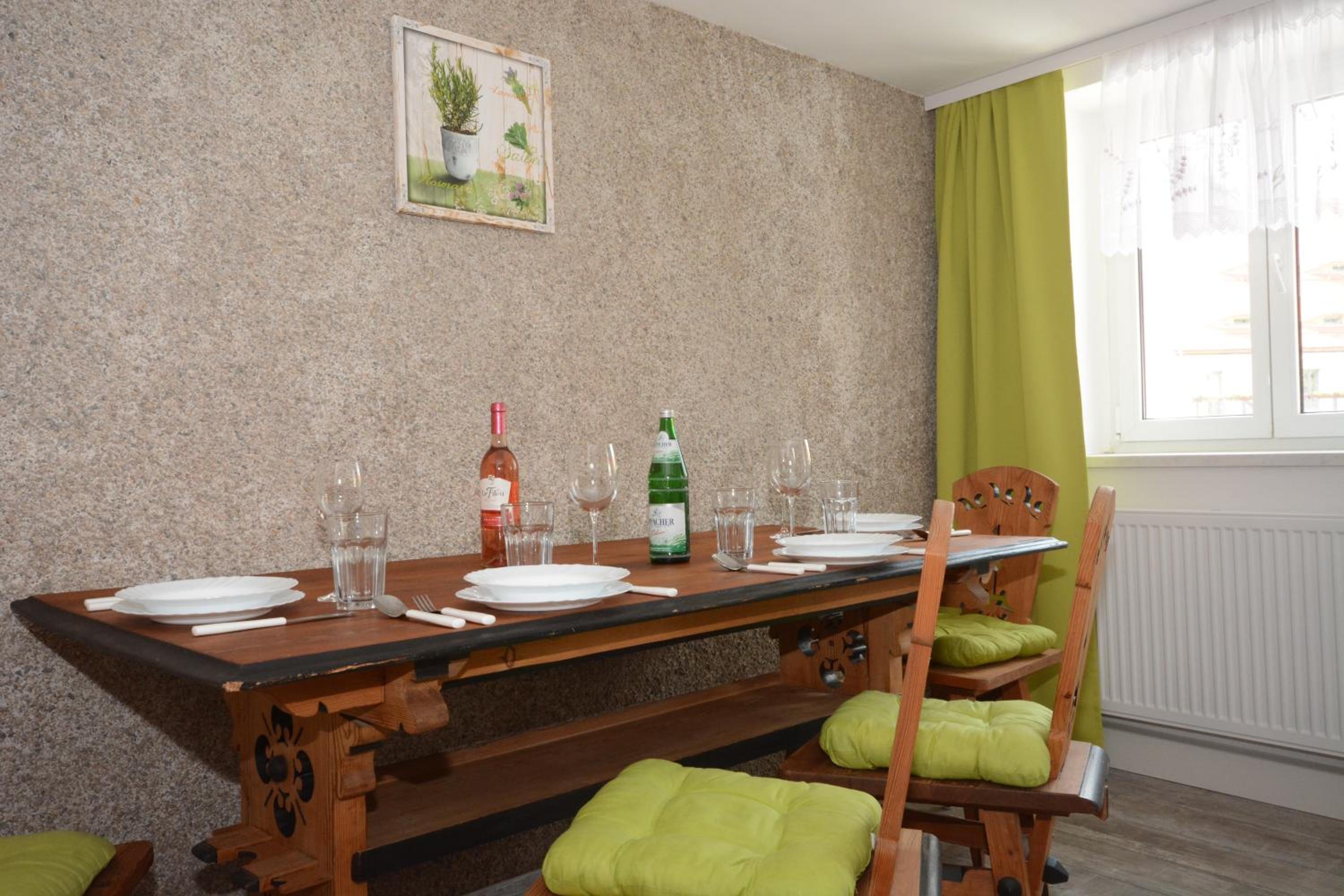 Apartment with Mountain View photo 2