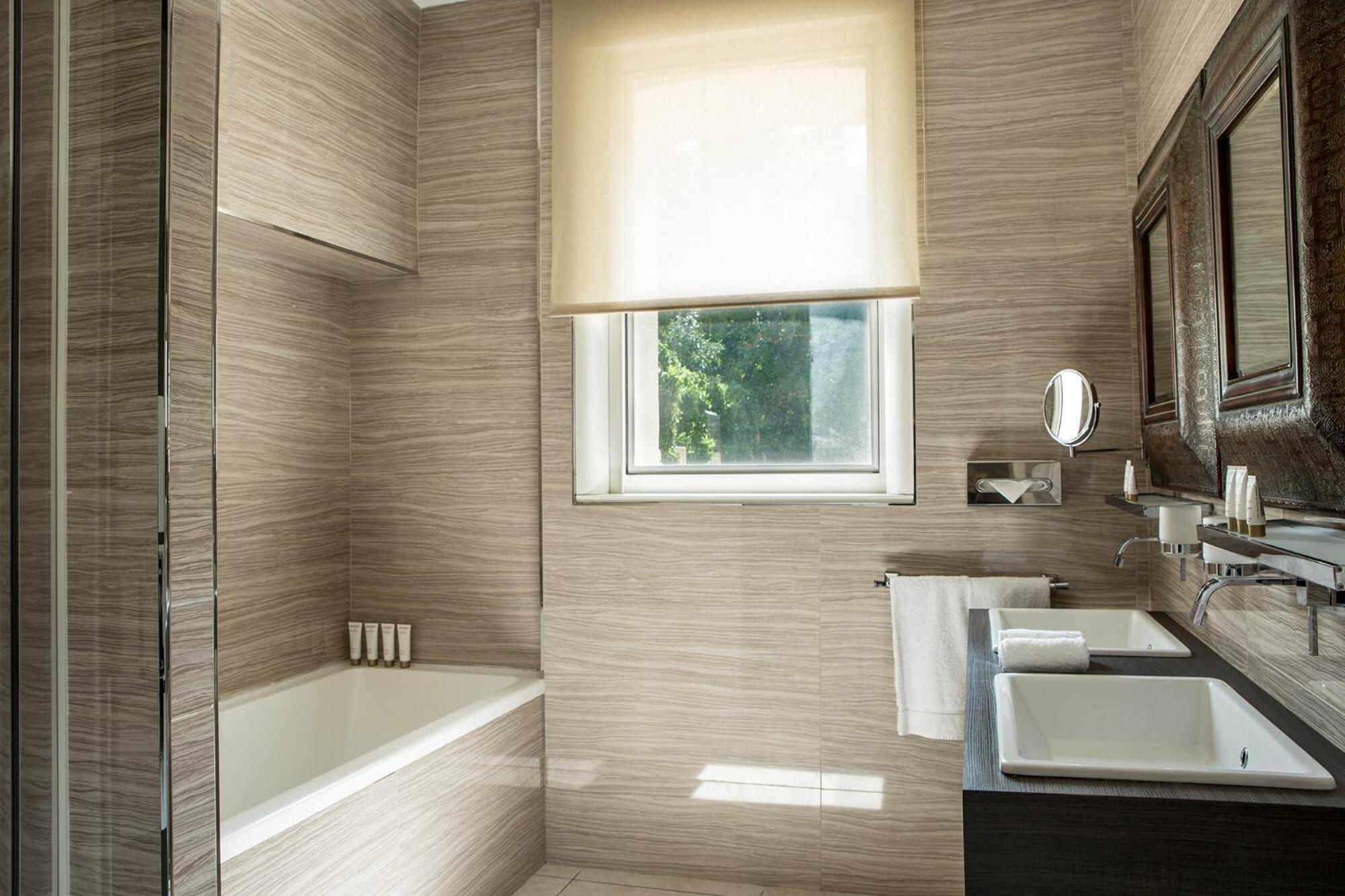 Junior Suite with Terrace - Photo 4