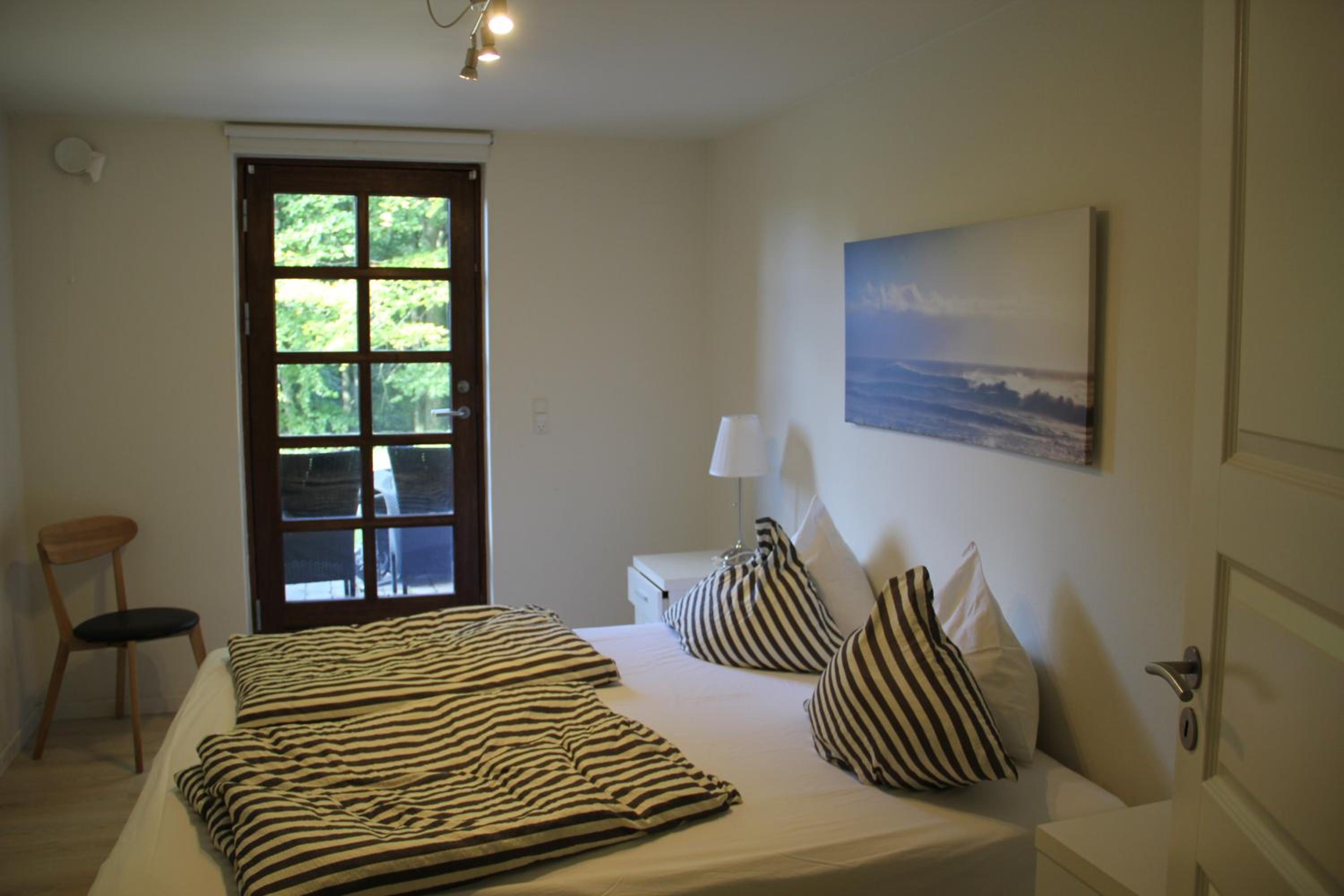 Large Two-Bedroom Apartment - Photo 3