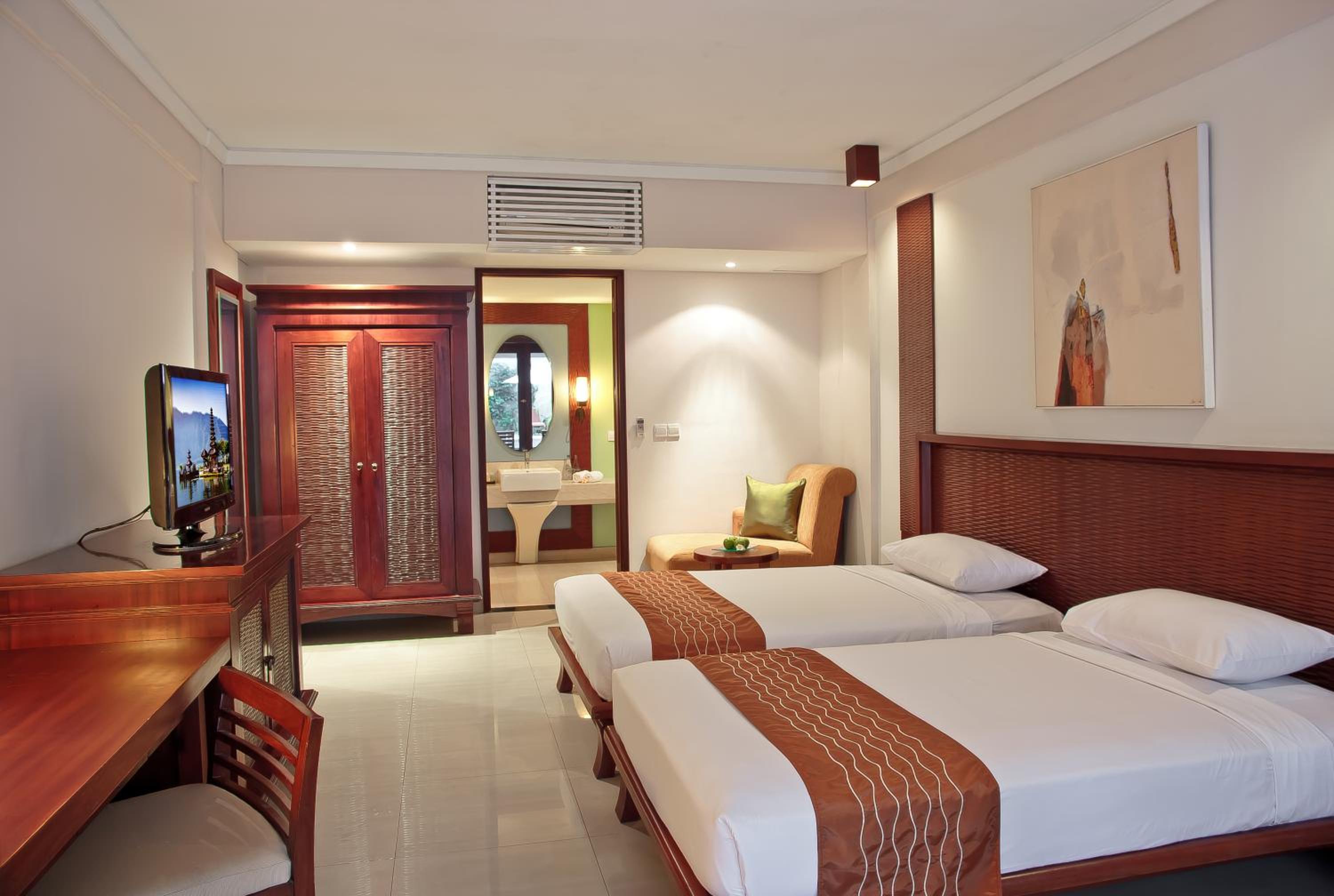 Deluxe Double or Twin Room with Pool Access - Photo 2