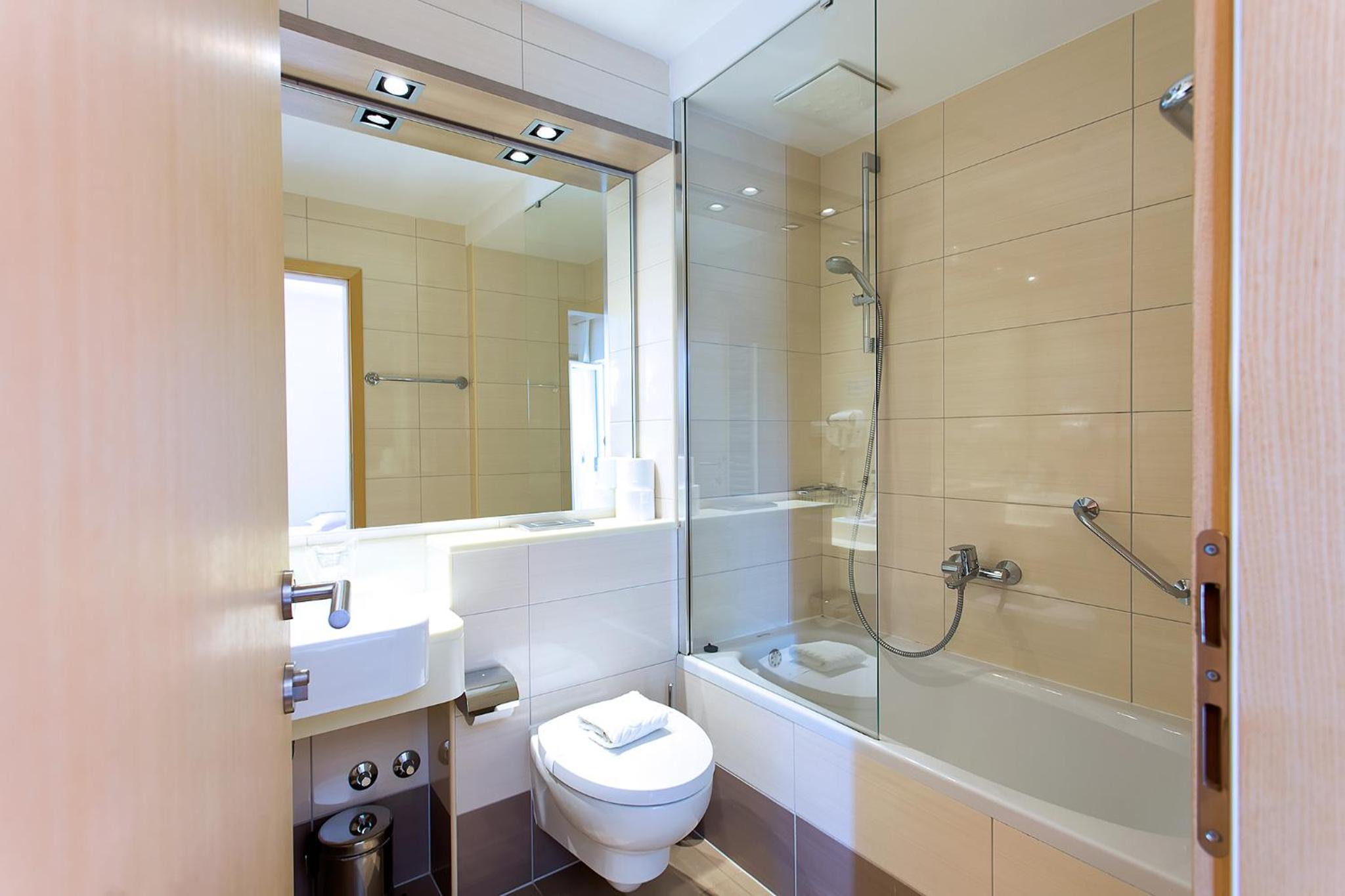 Standard Double Room with Side Sea View photo 2