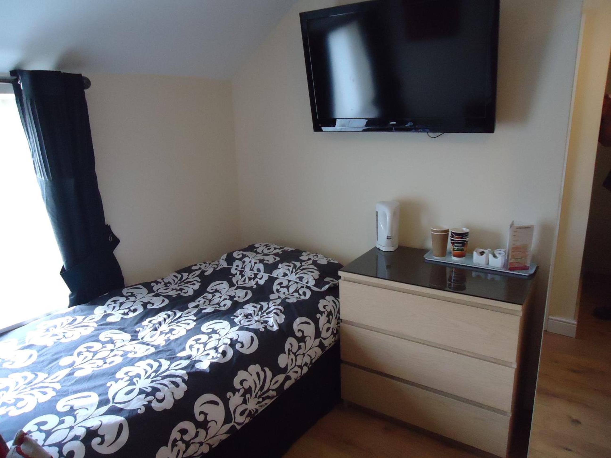 Twin Room with En-Suite photo 1