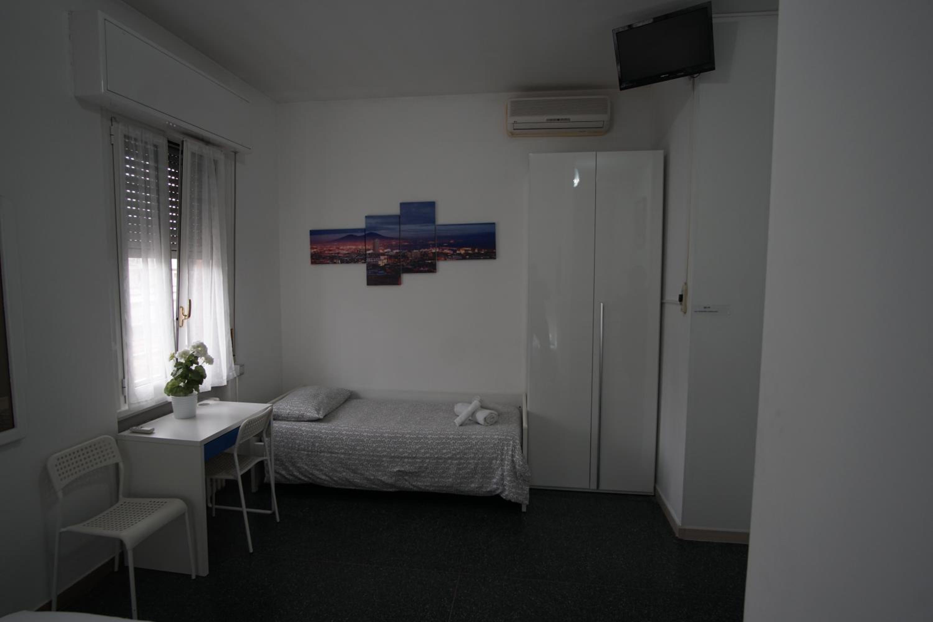 Large Double Room - Photo 22
