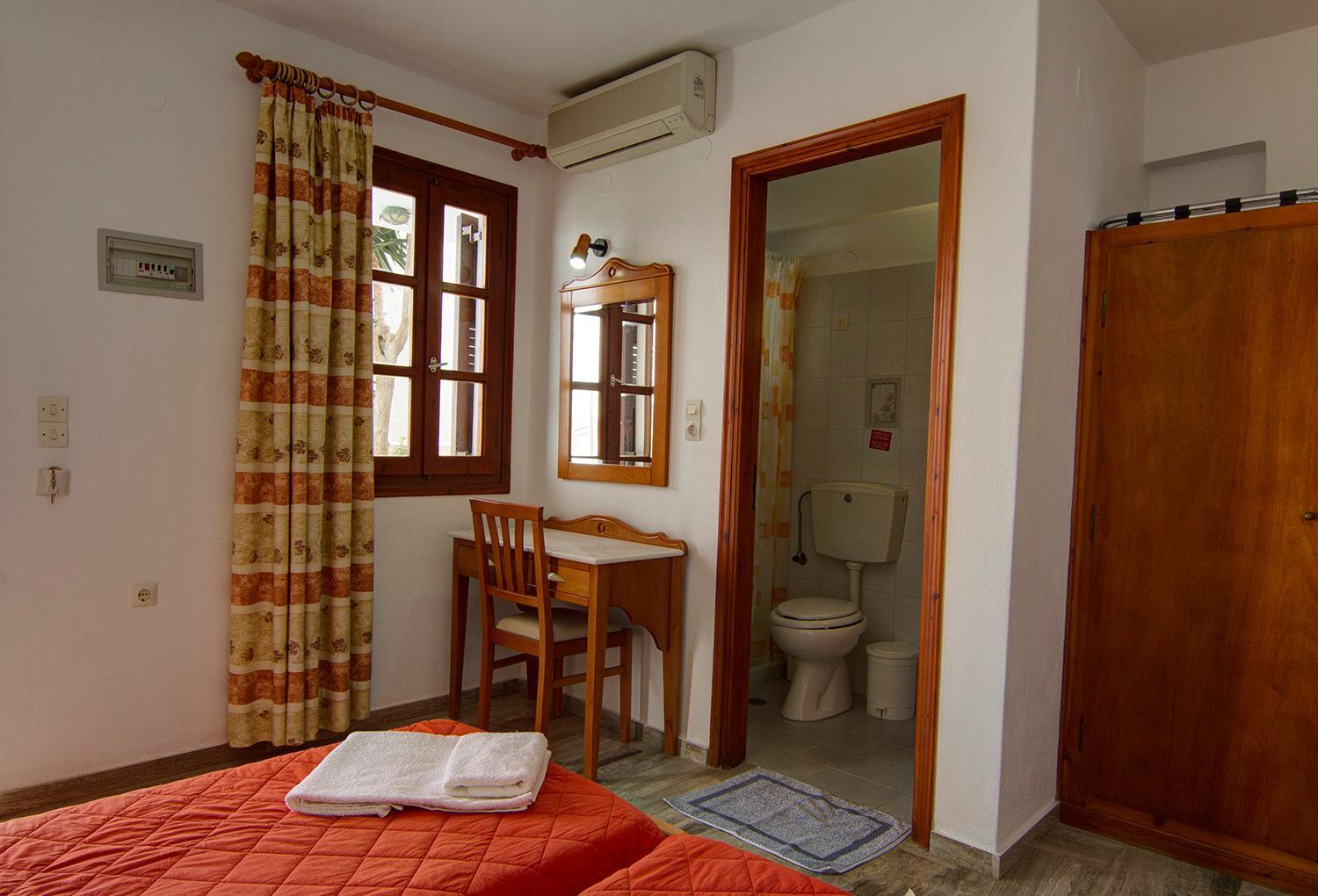 Twin Room - Photo 5