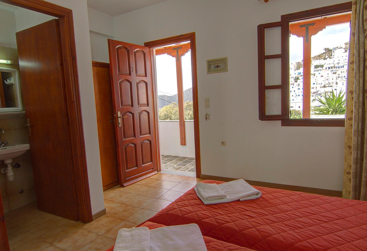 Twin Room - Photo 3