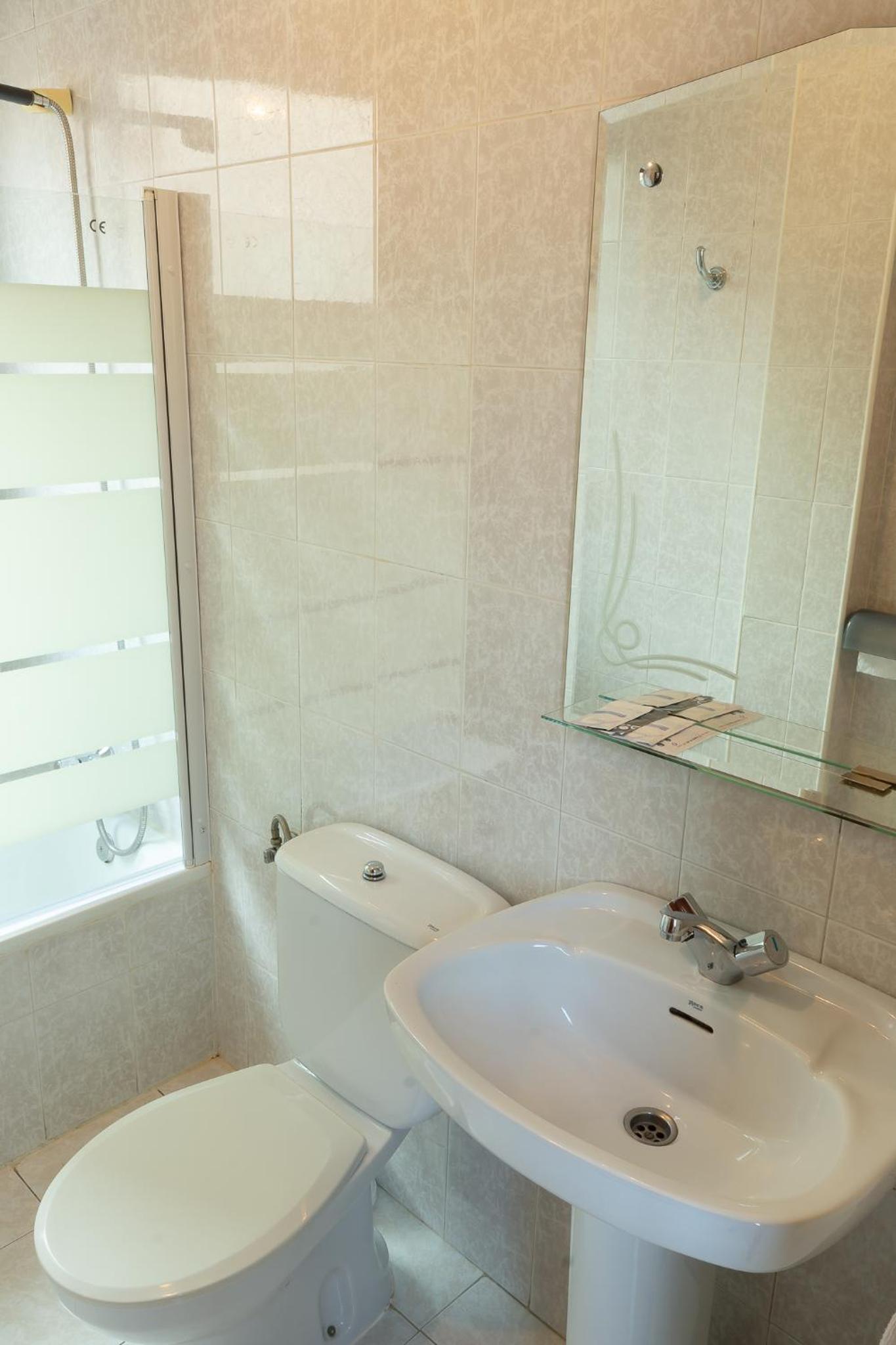 Twin Room - Photo 4