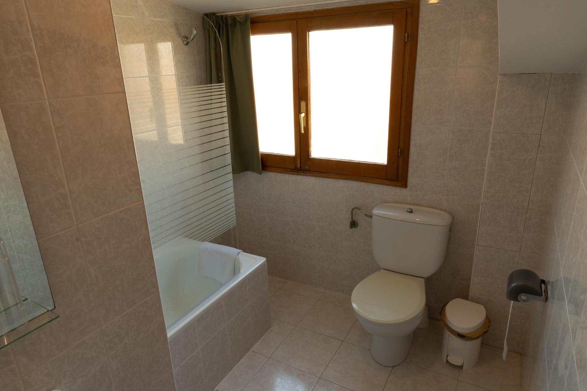 Twin Room - Photo 2