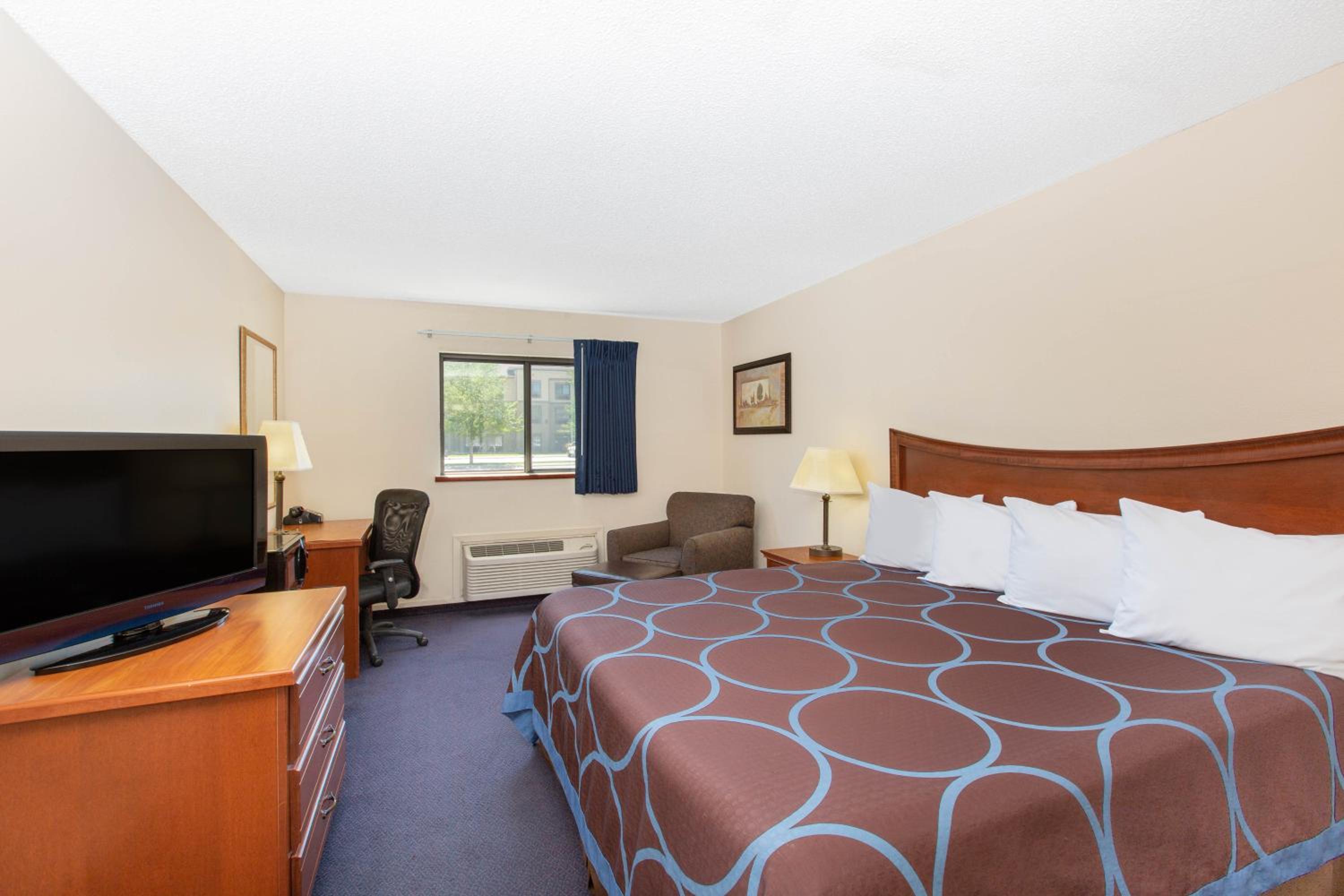 Queen Room - Non-Smoking - Photo 5