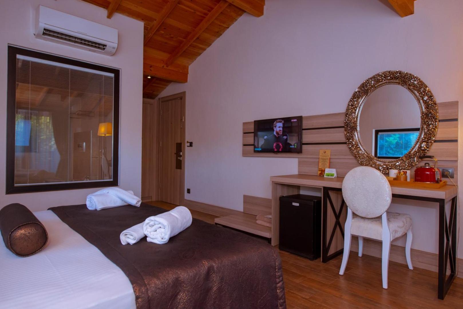 Deluxe Double Room with Mountain View photo 2