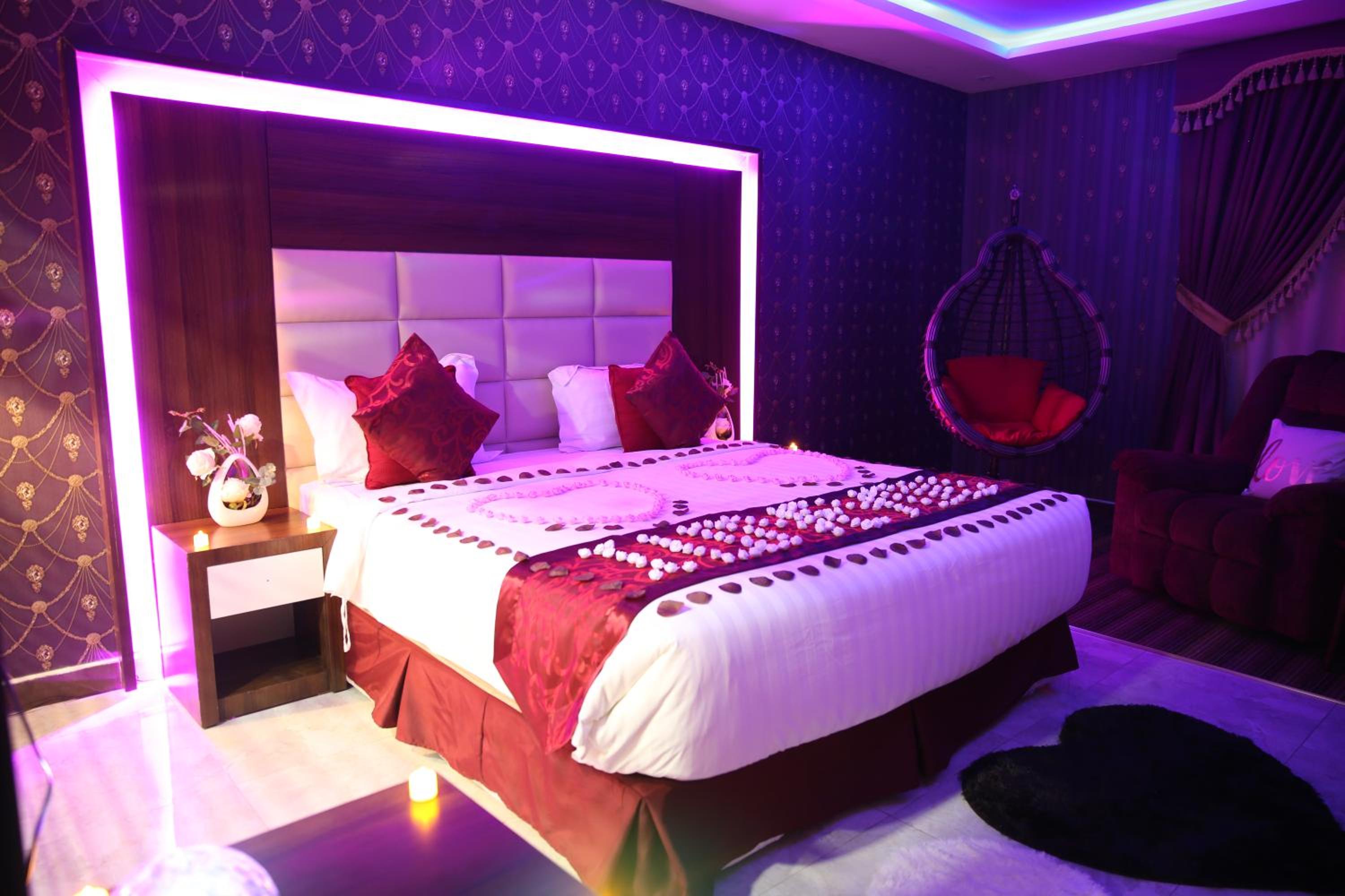 Honeymoon Suite photo 2