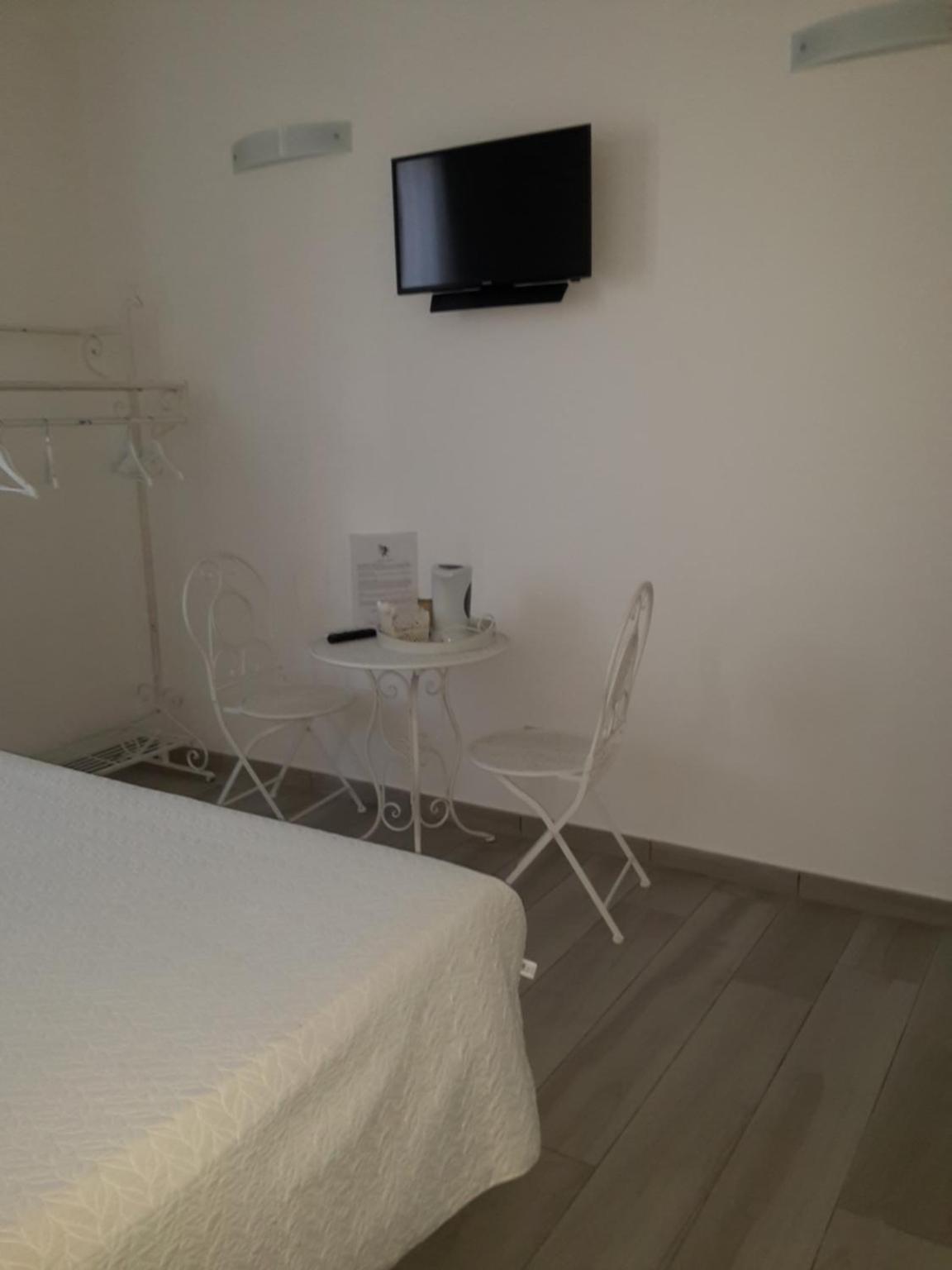 Double Room with Private Bathroom - Photo 20