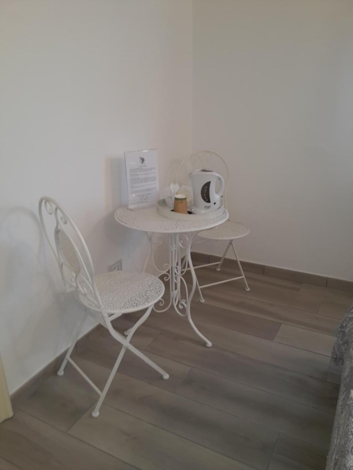 Double Room with Private Bathroom - Photo 19