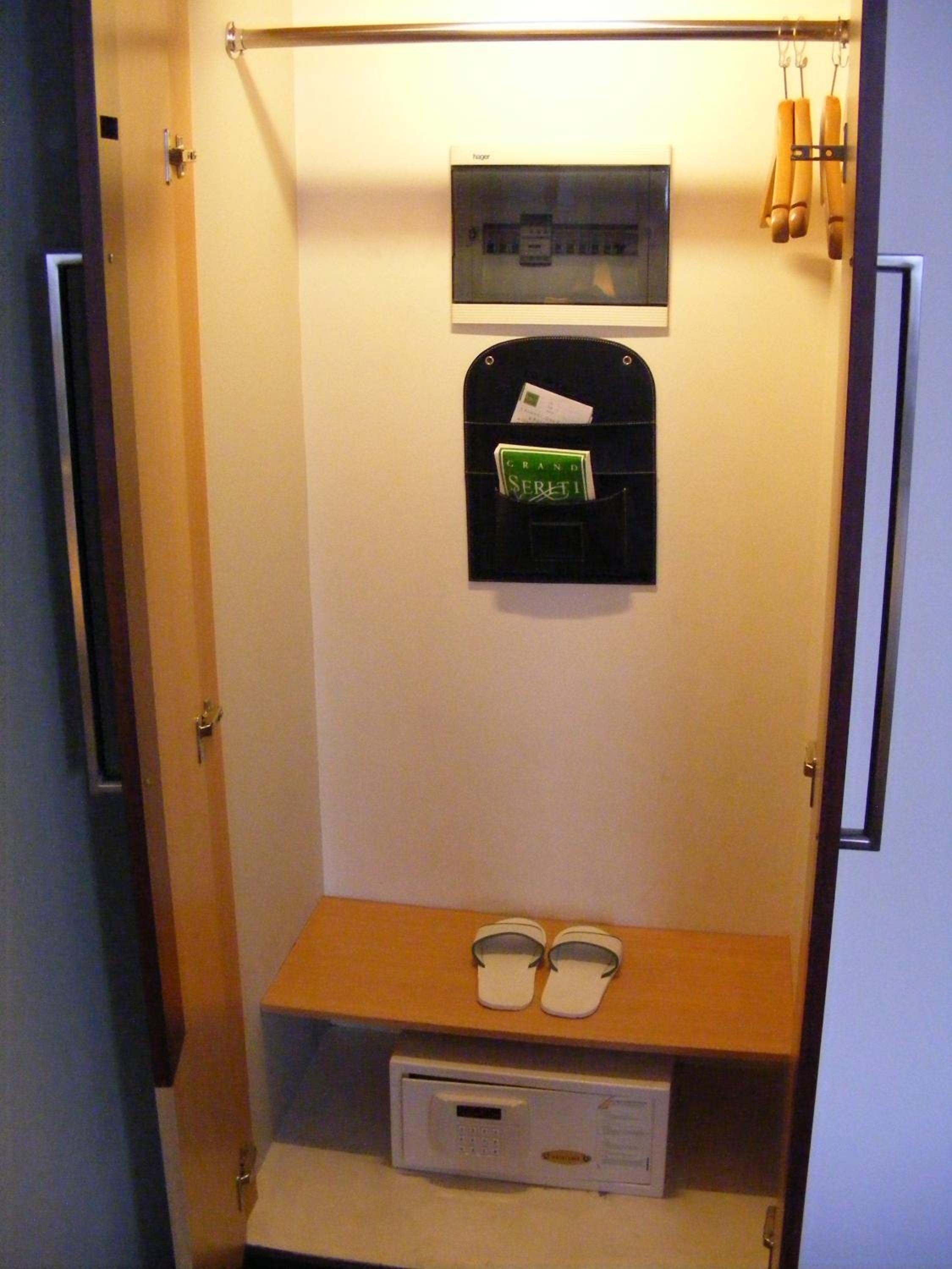 Deluxe Twin Room - Photo 2