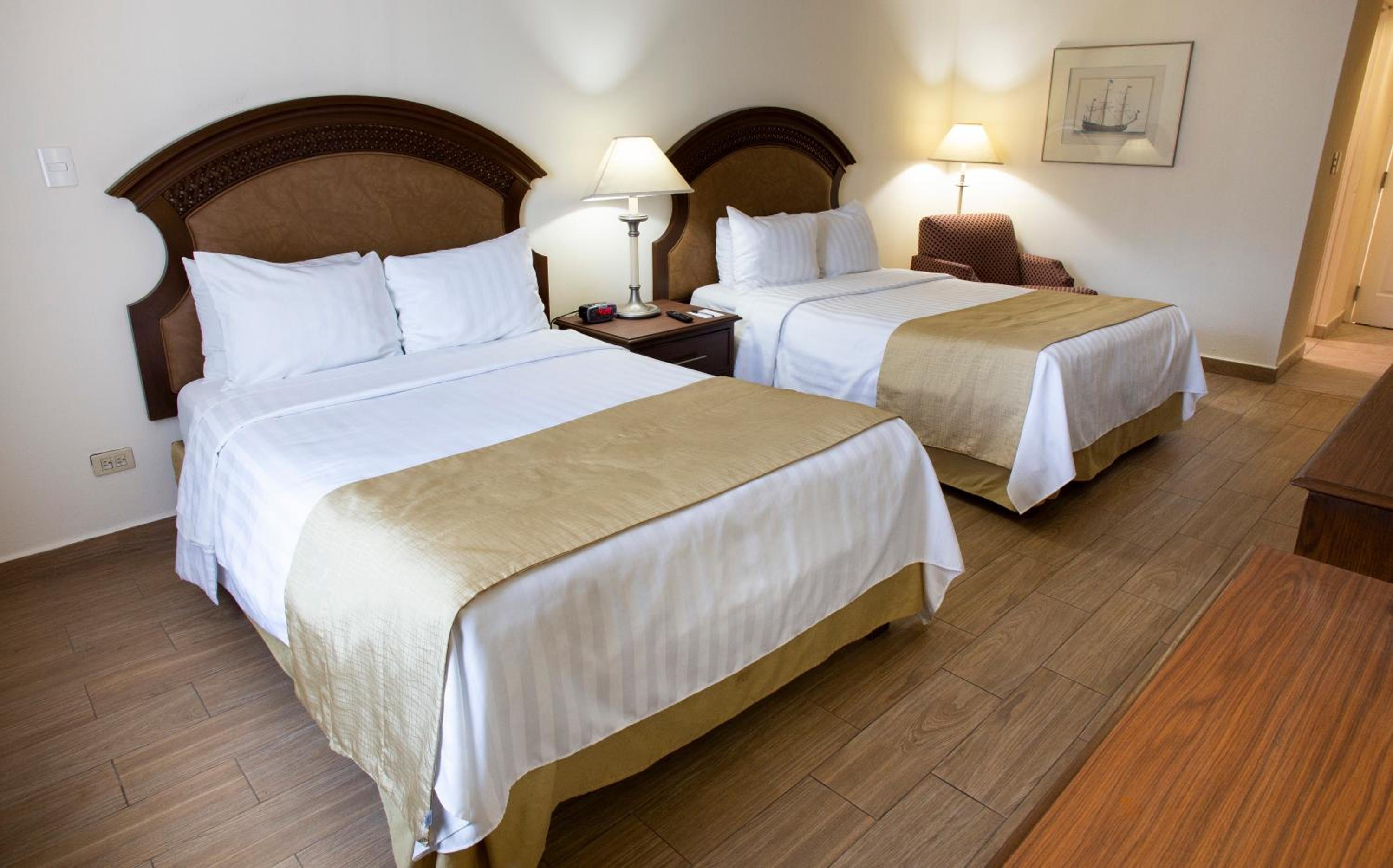 Double Room with Two Double Beds - Non-Smoking - Photo 5