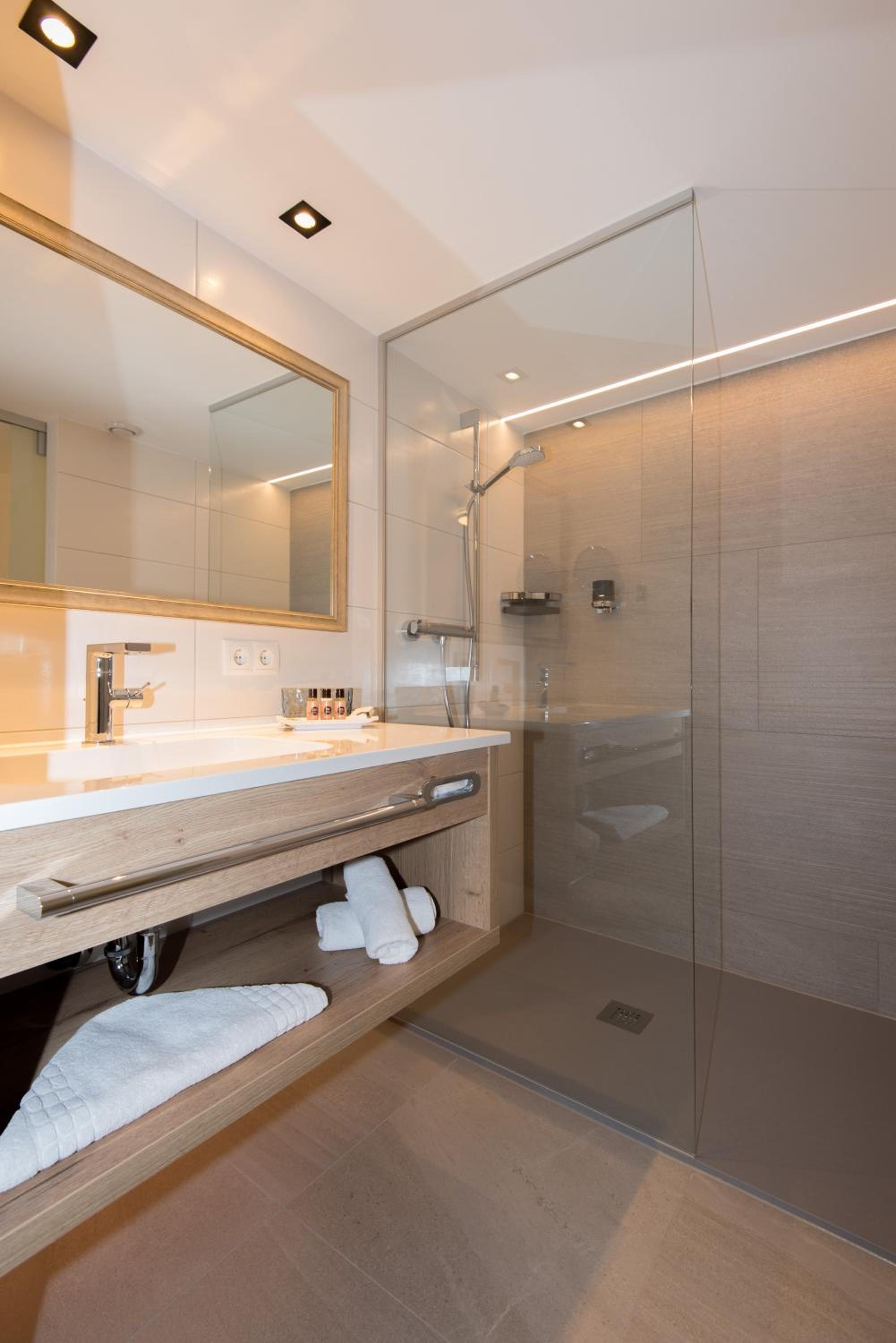 Junior Suite with Balcony photo 3