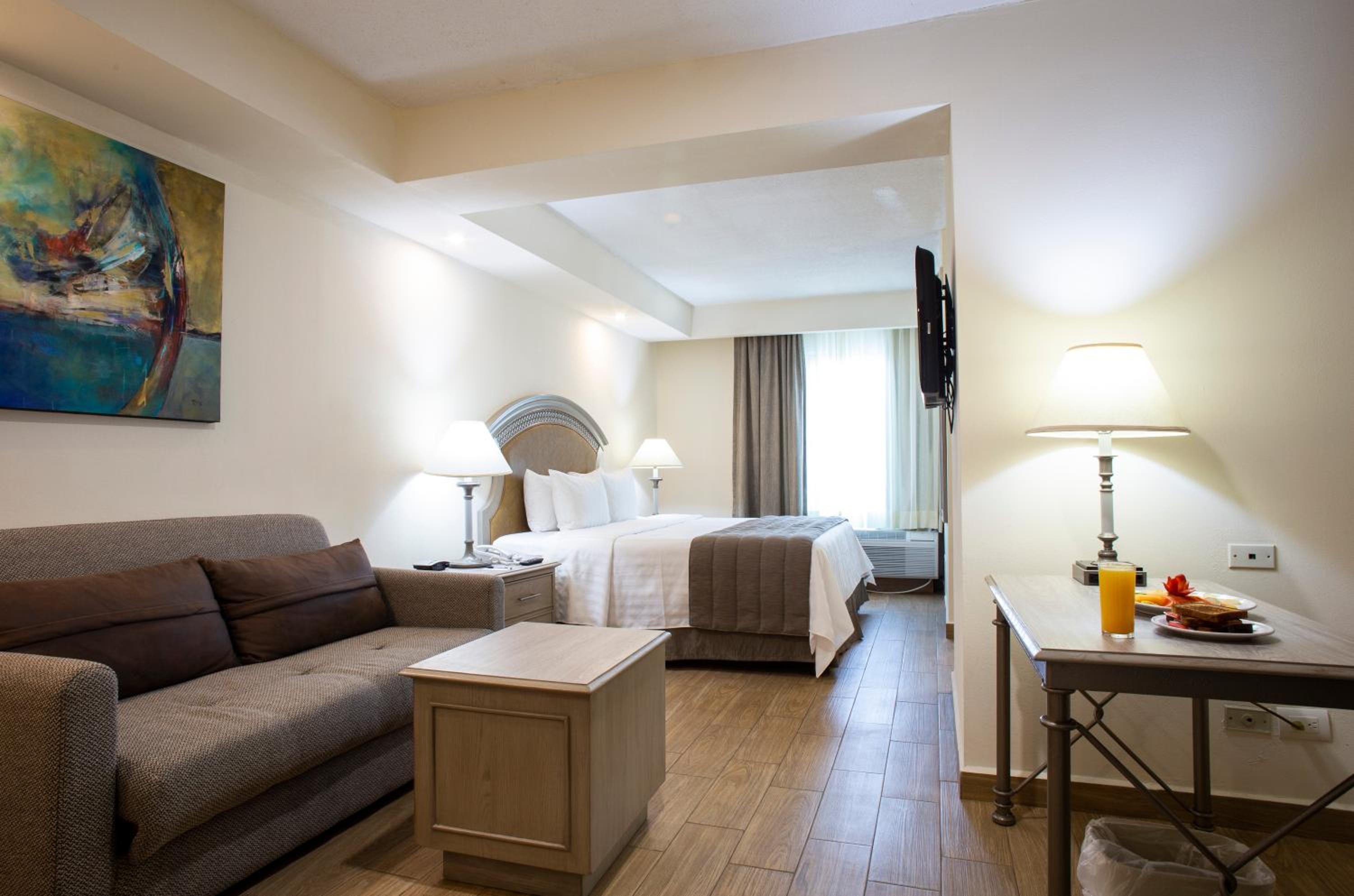 Junior Suite with King Bed and Kitchenette - Non Smoking - Photo 7