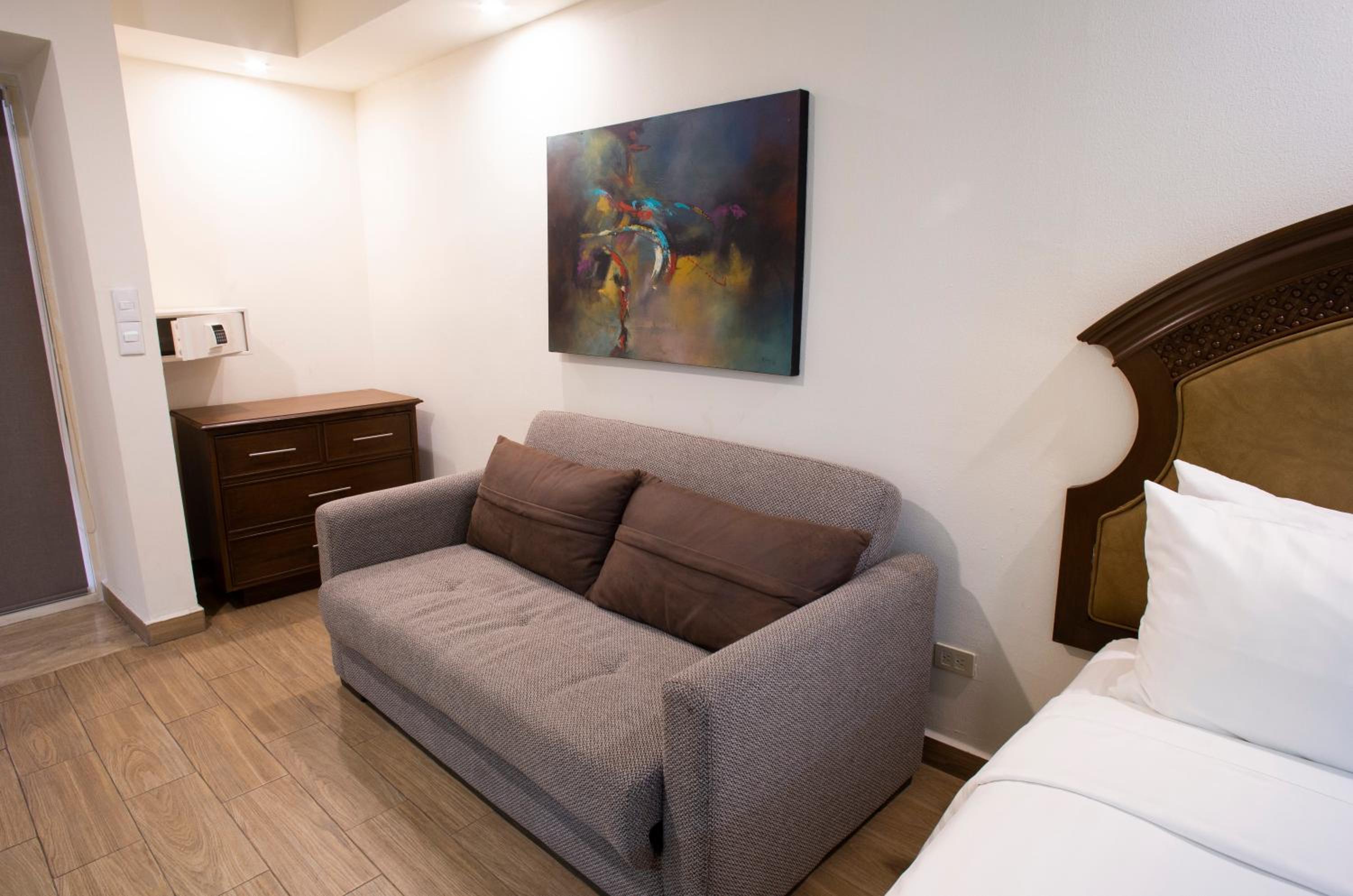 Junior Suite with 2 Double Beds and Kitchenette - Non Smoking - Photo 6