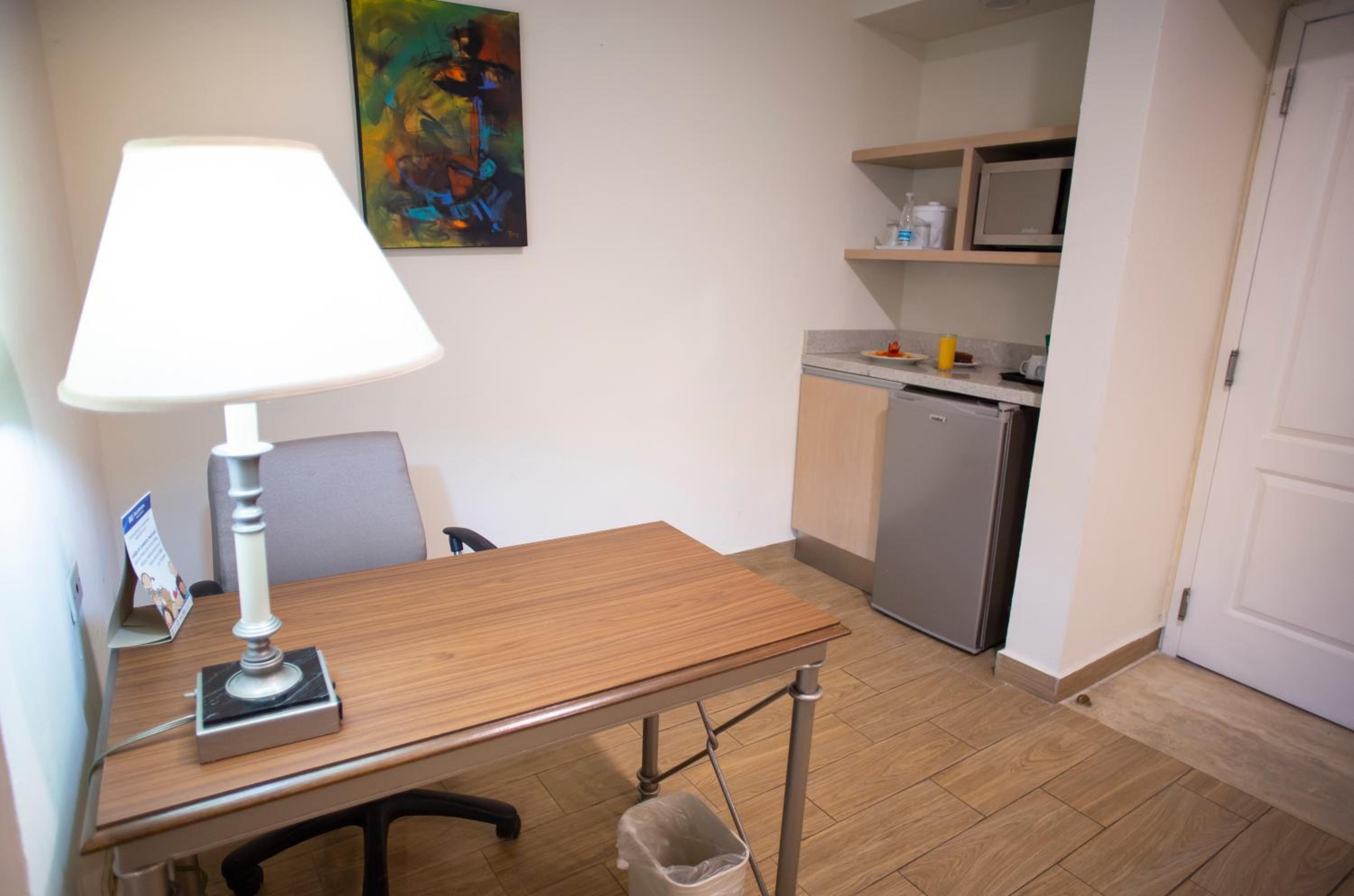 Junior Suite with 2 Double Beds and Kitchenette - Non Smoking - Photo 4