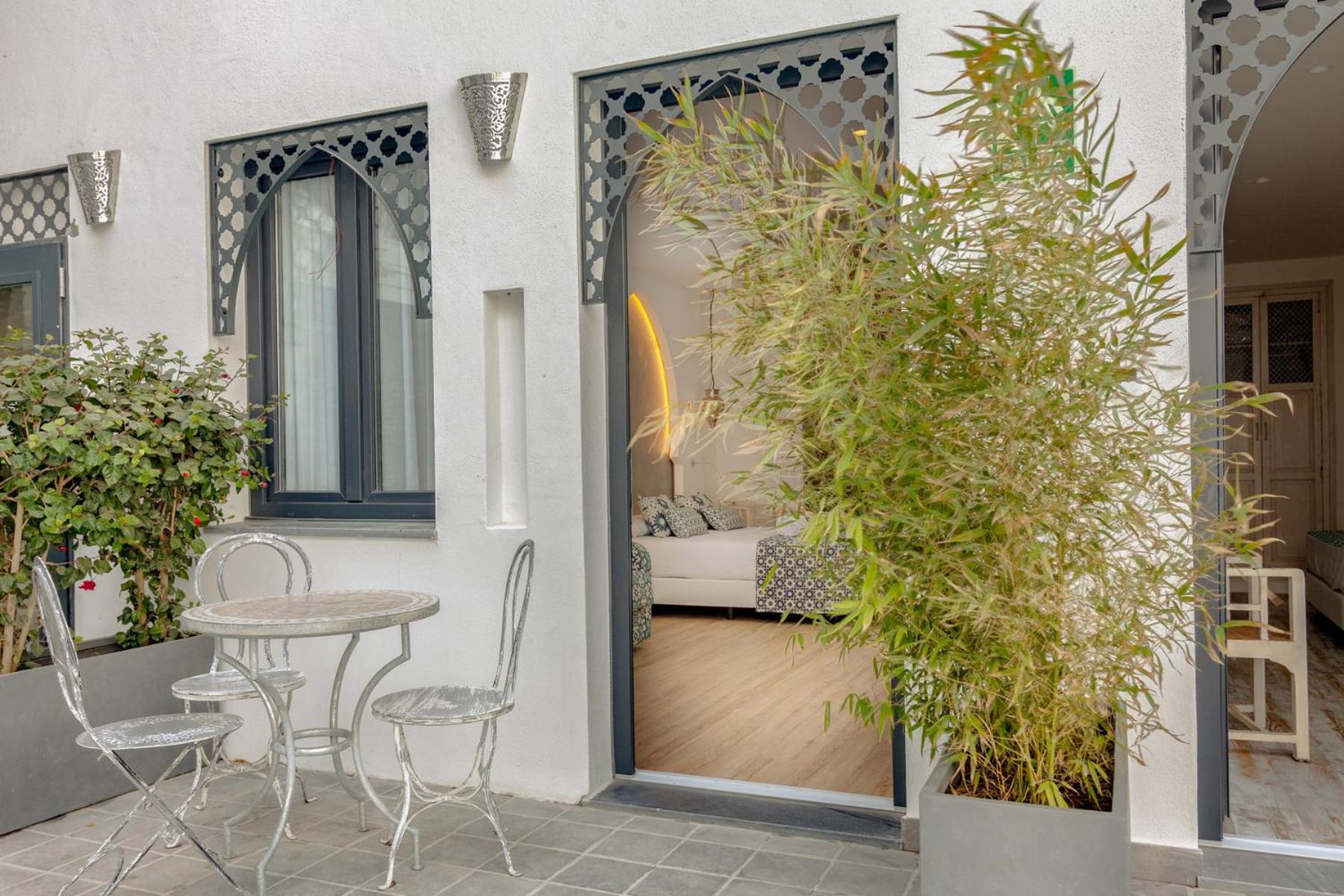 Habitación con terraza con vista al patio Habitación con terraza con vista al patio