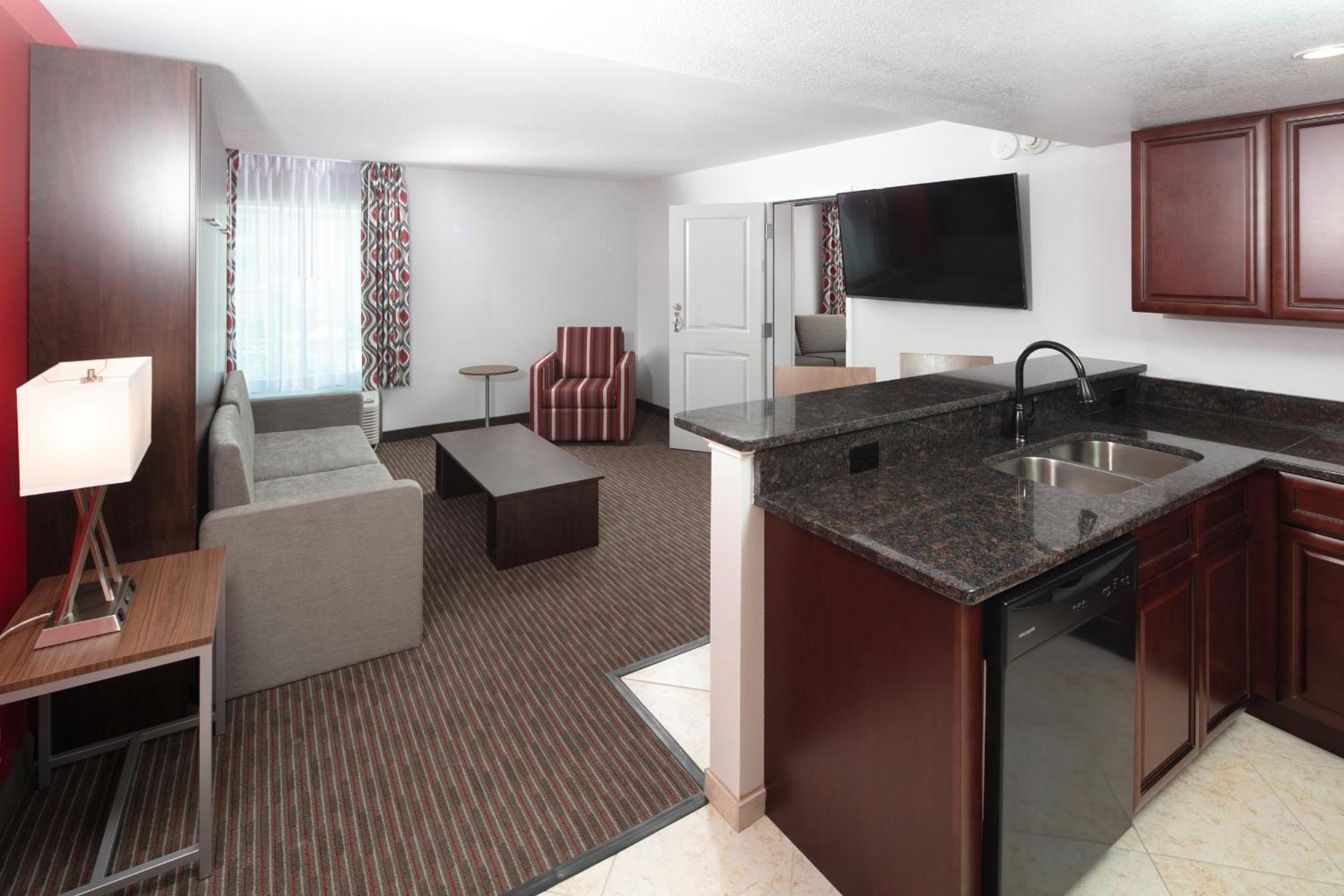 King Suite - Accessible/Non-Smoking - Photo 3