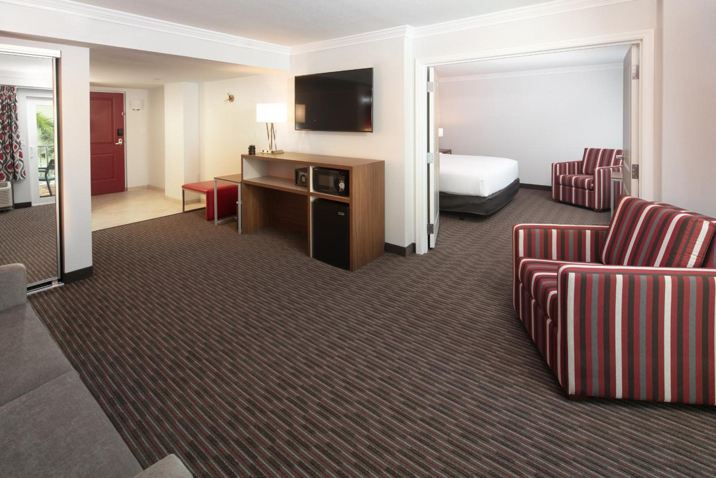 King Suite - Accessible/Non-Smoking - Photo 6