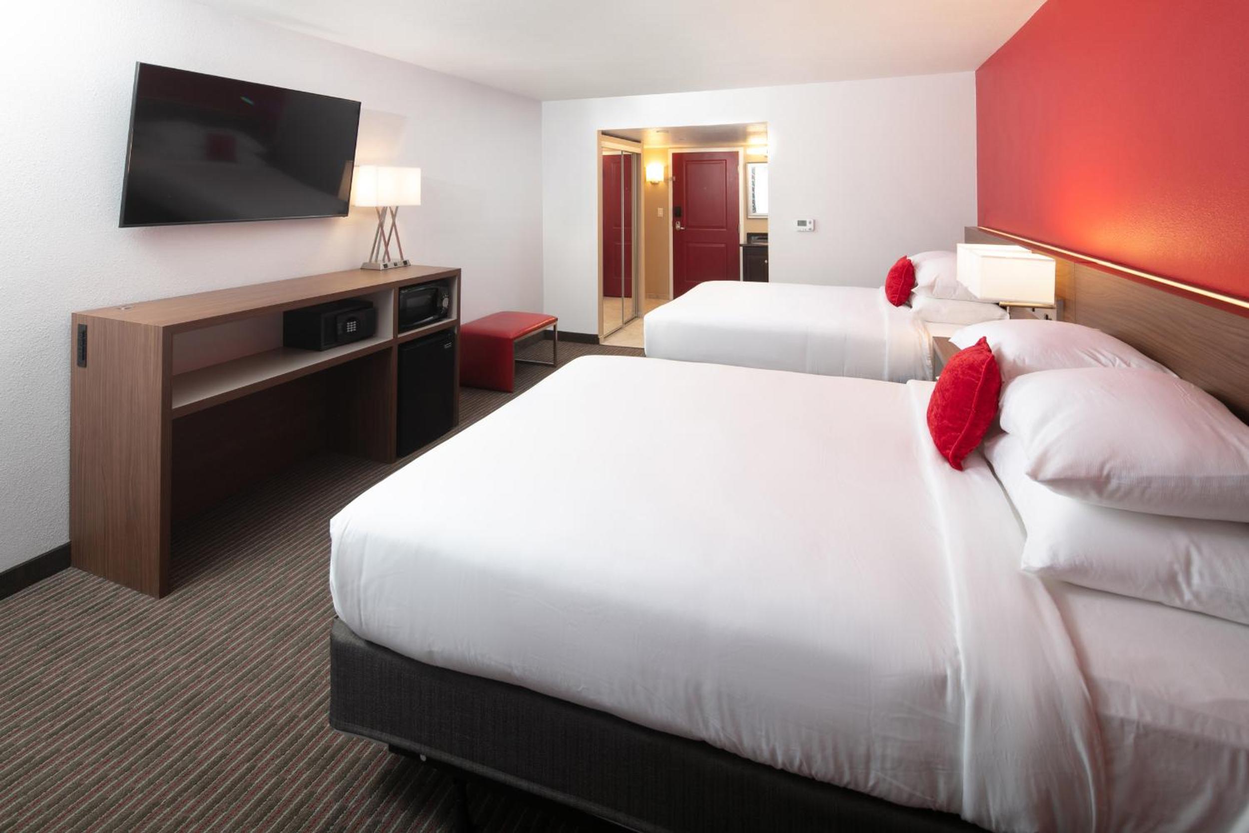 Standard Queen Room with Two Queen Beds - Photo 1