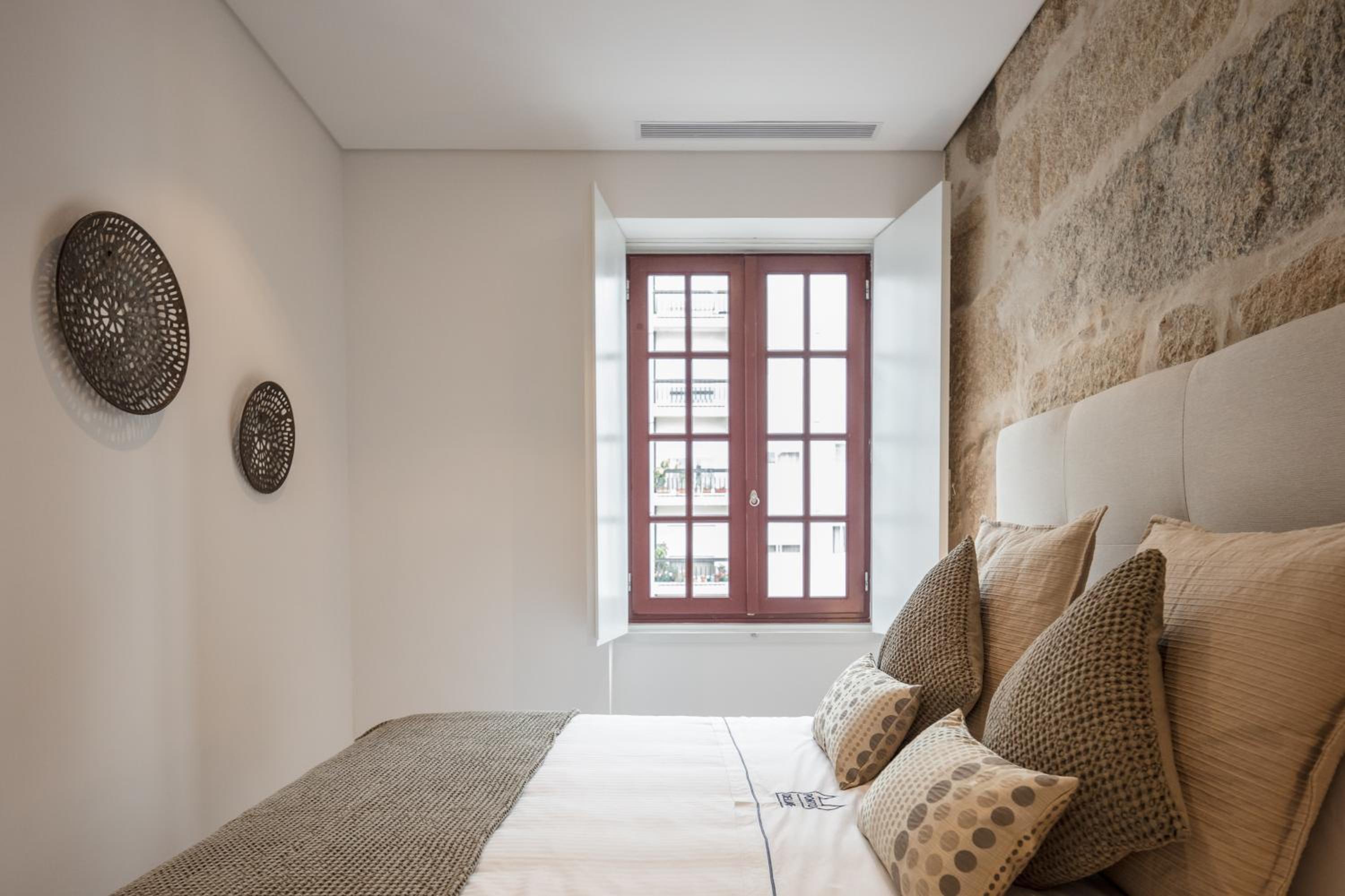 One-Bedroom Apartment - Photo 1