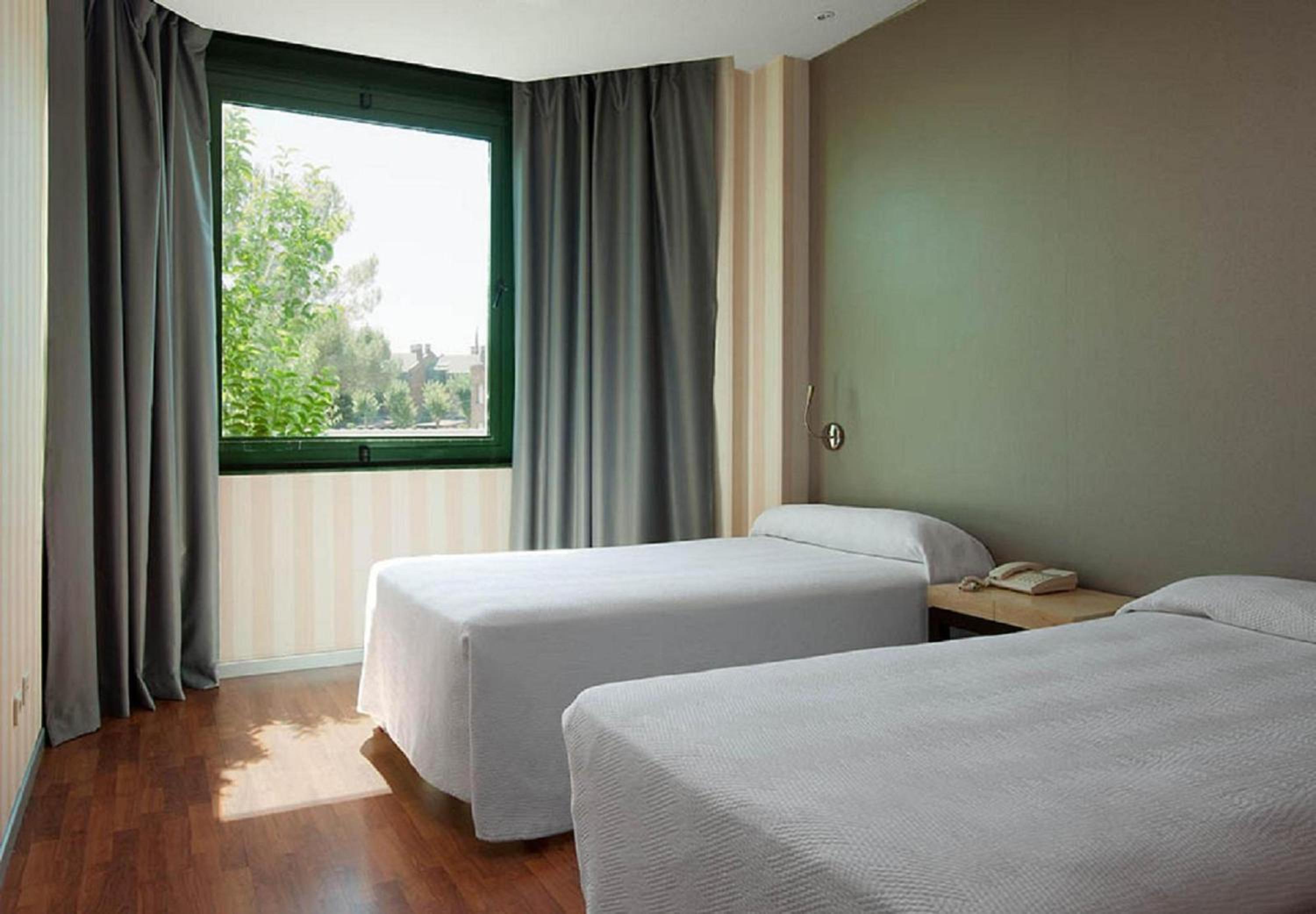 Double or Twin Room - Photo 4