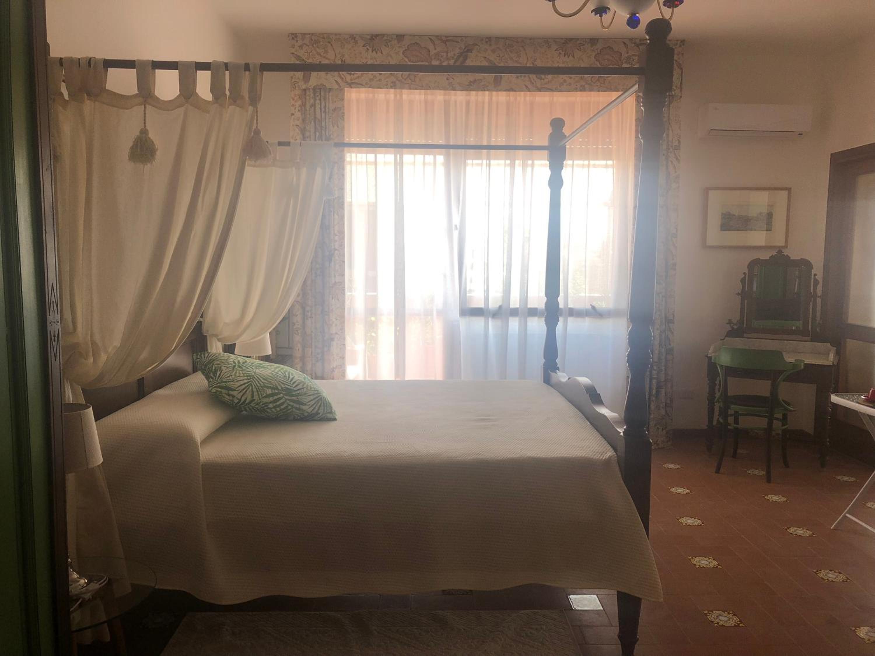 Deluxe Room - Photo 1