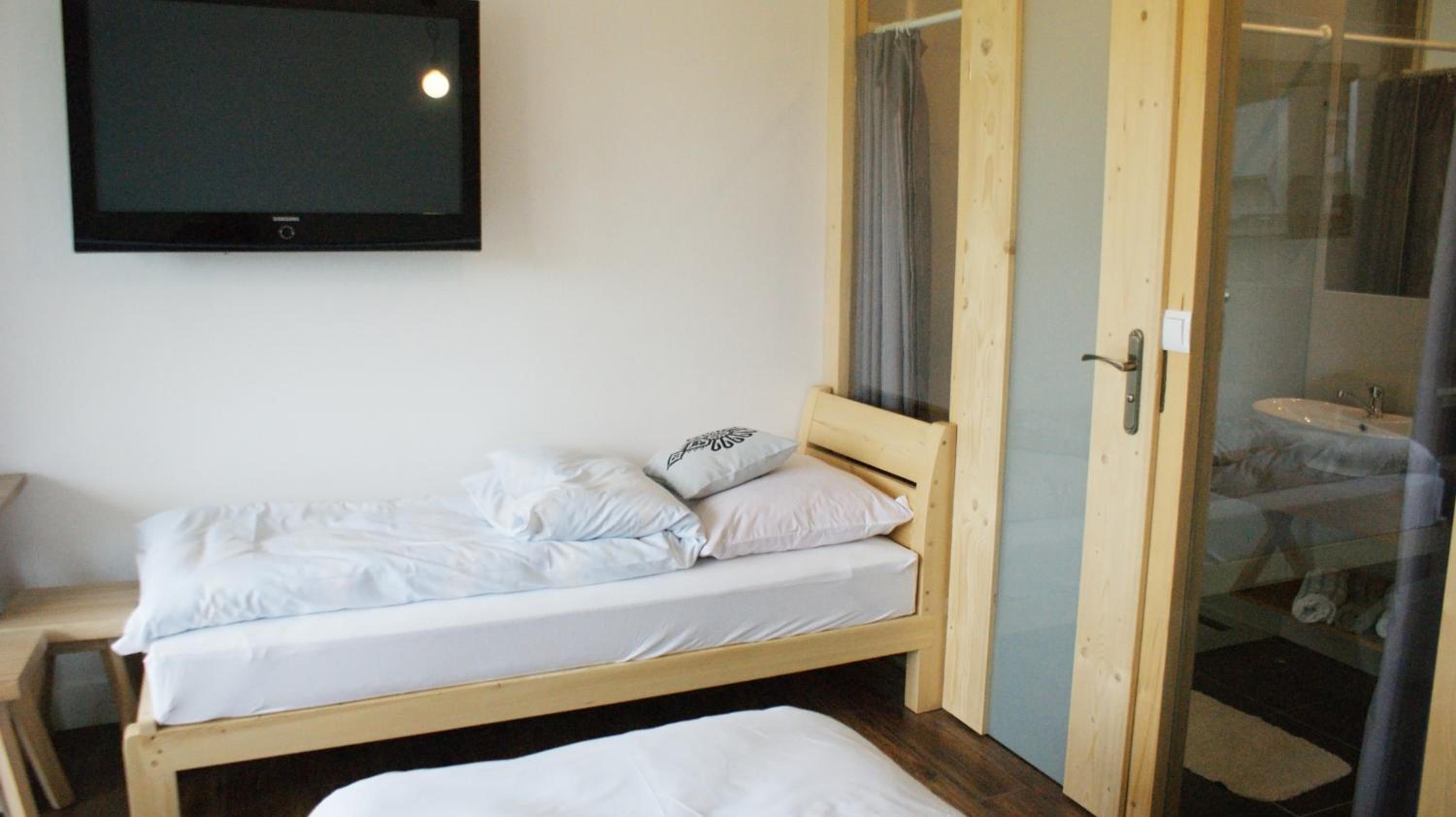 Triple Room with Private Bathroom photo 2