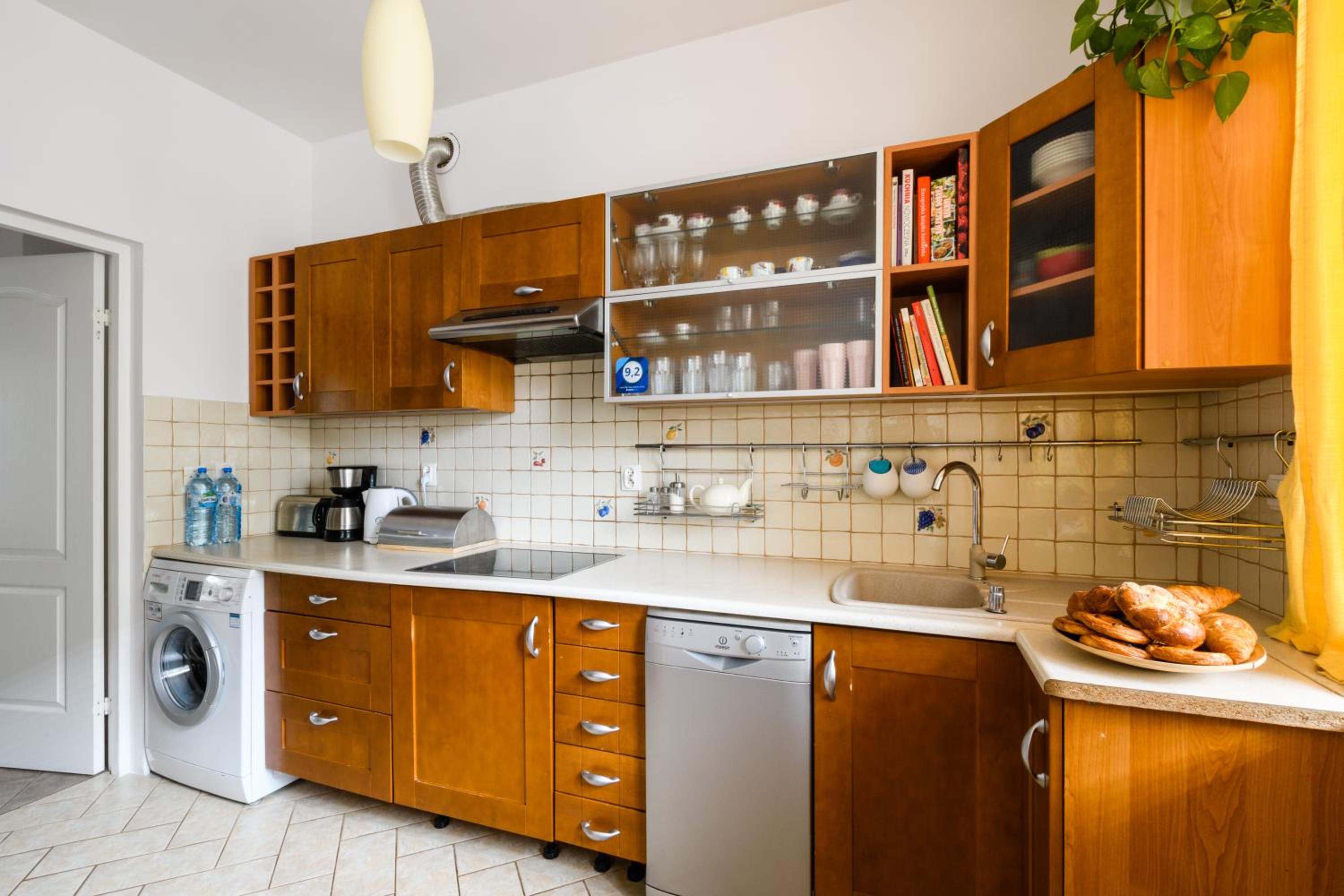 Three-Bedroom Apartment - Photo 31