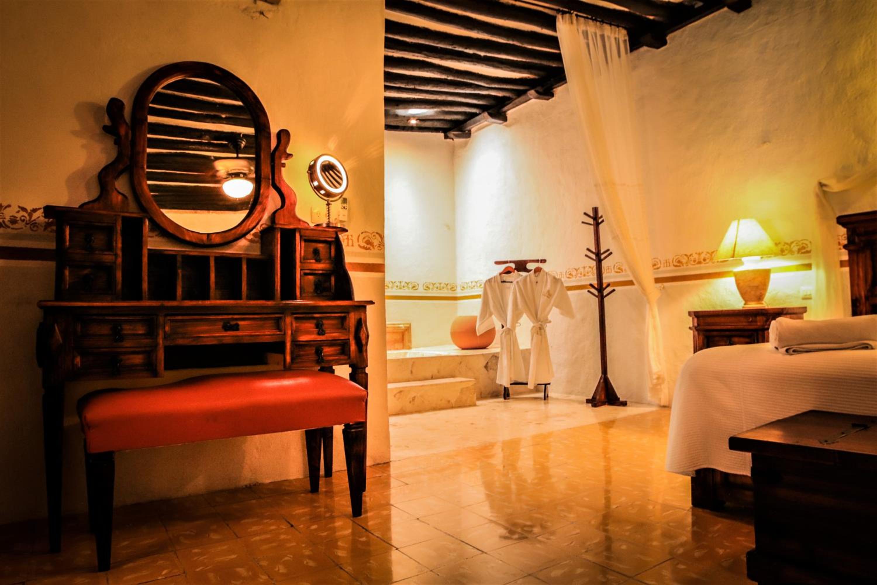Deluxe Honeymoon Suite photo 1
