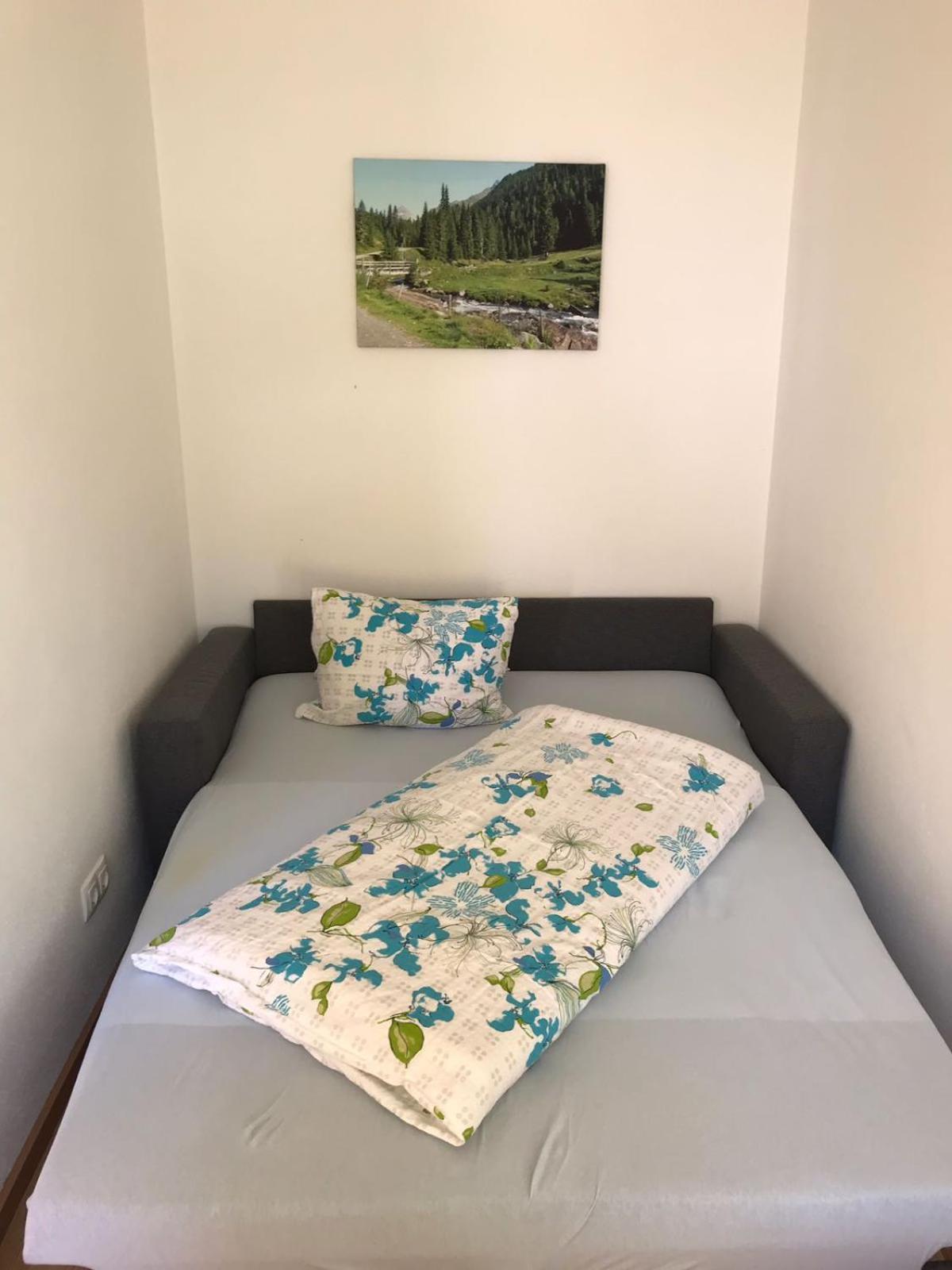 Apartment with Mountain View