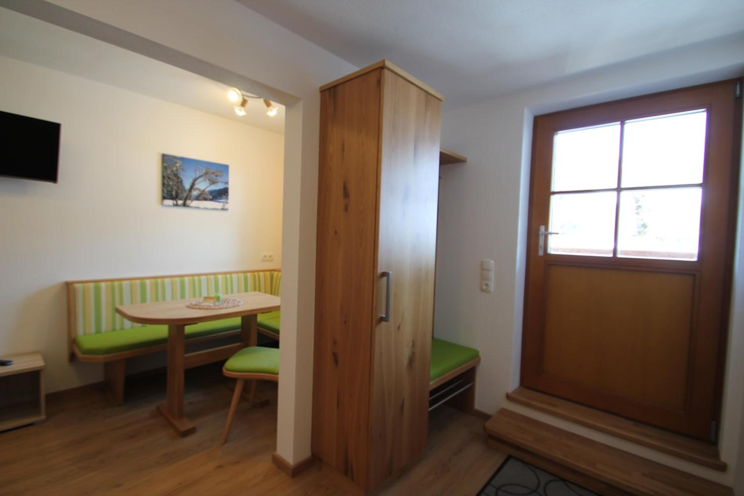 Apartment with Mountain View photo 3