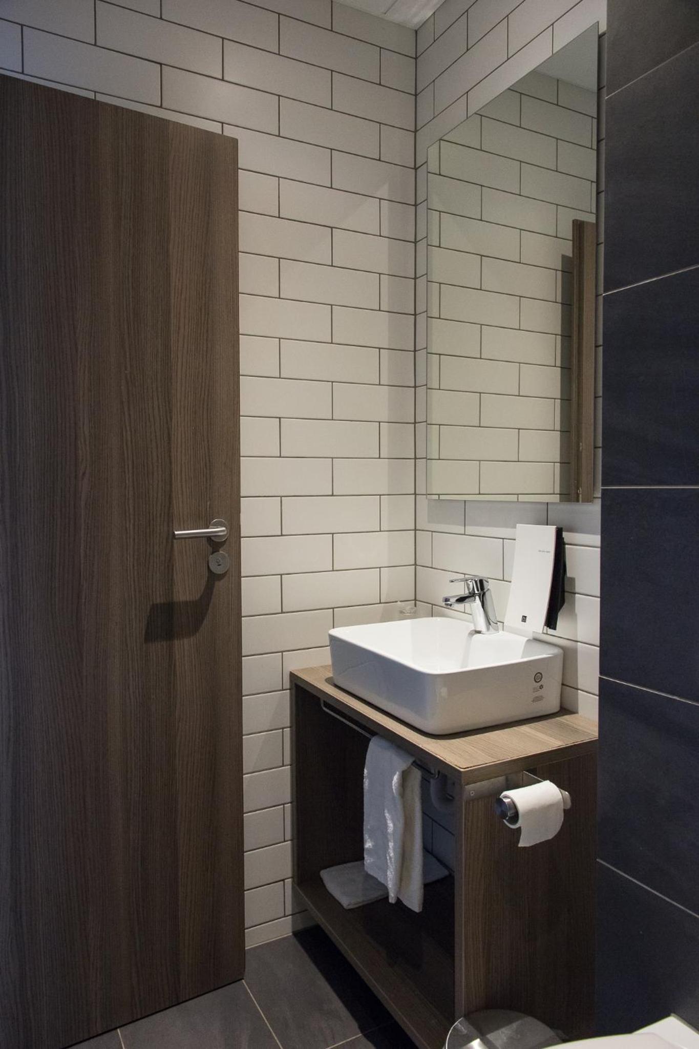 Double or Twin Room with Private Bathroom photo 2