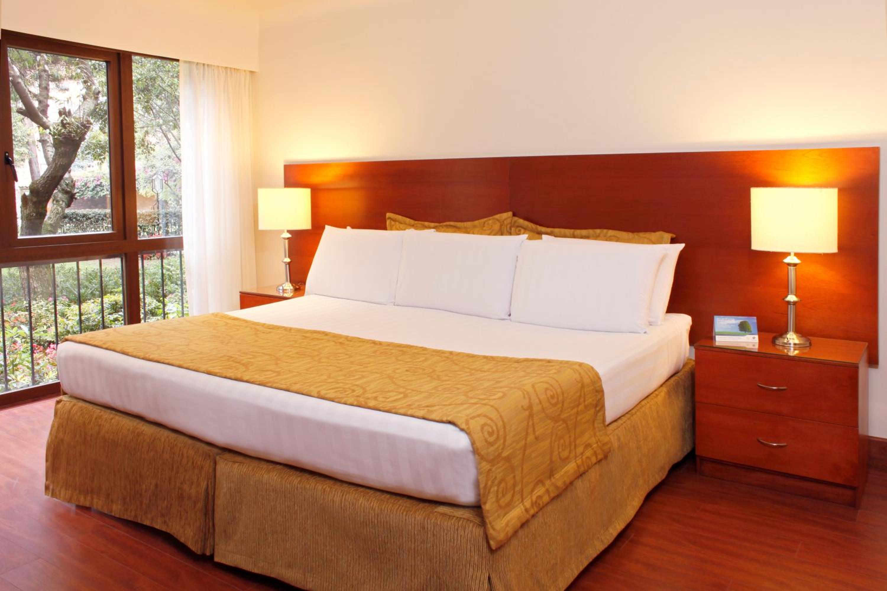 Classic One-Bedroom Apartment with King Bed photo 1