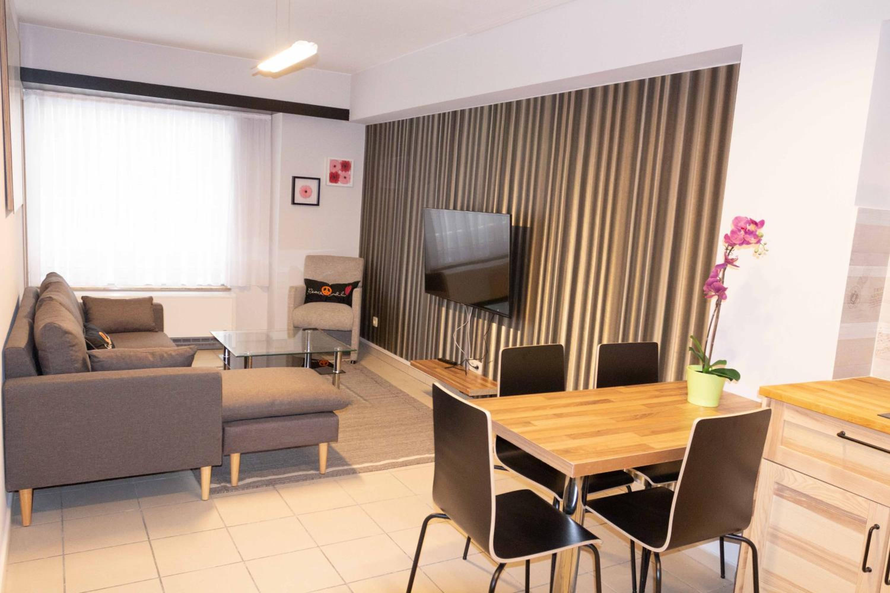 Apartment photo 2