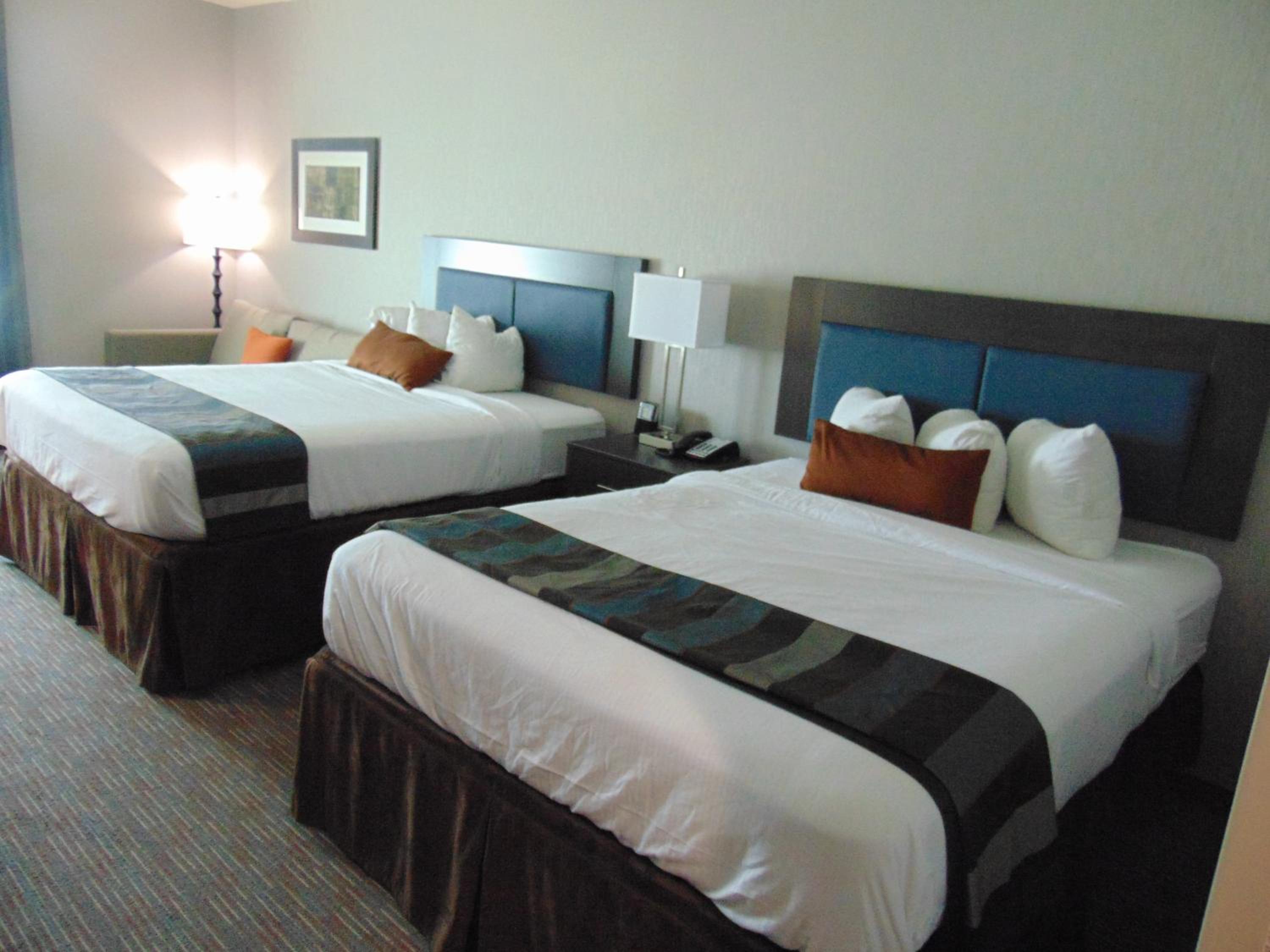 Queen Room with Two Queen Beds - Non-Smoking - Photo 4
