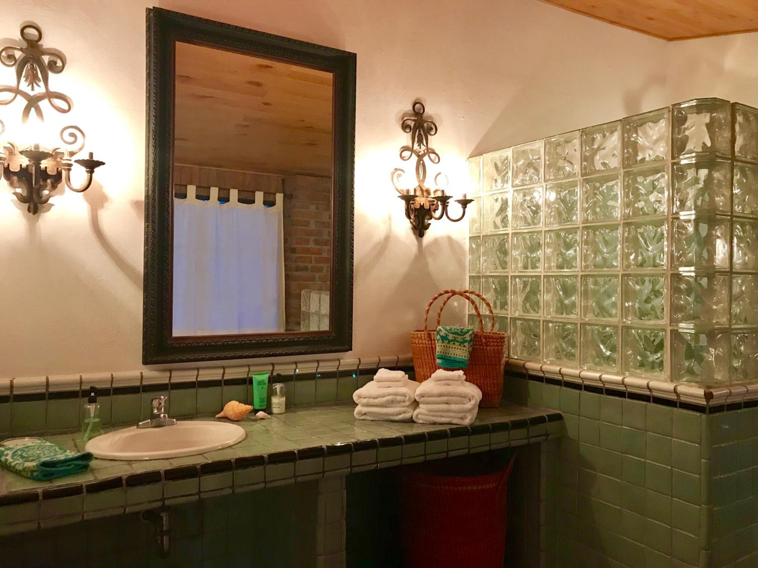 Deluxe Suite with Spa Bath photo 3