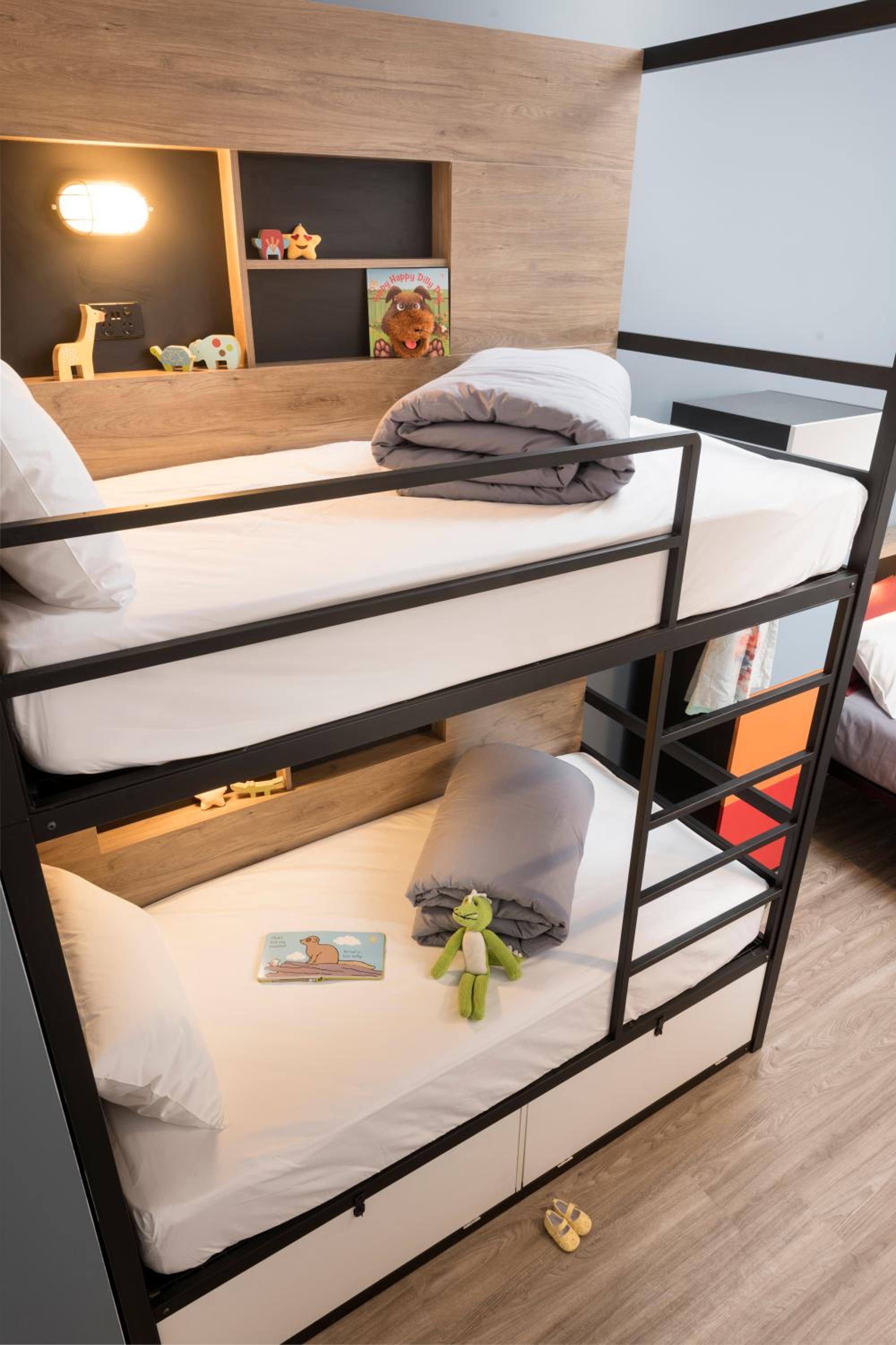 Quadruple Room with Private Bathroom - Photo 3